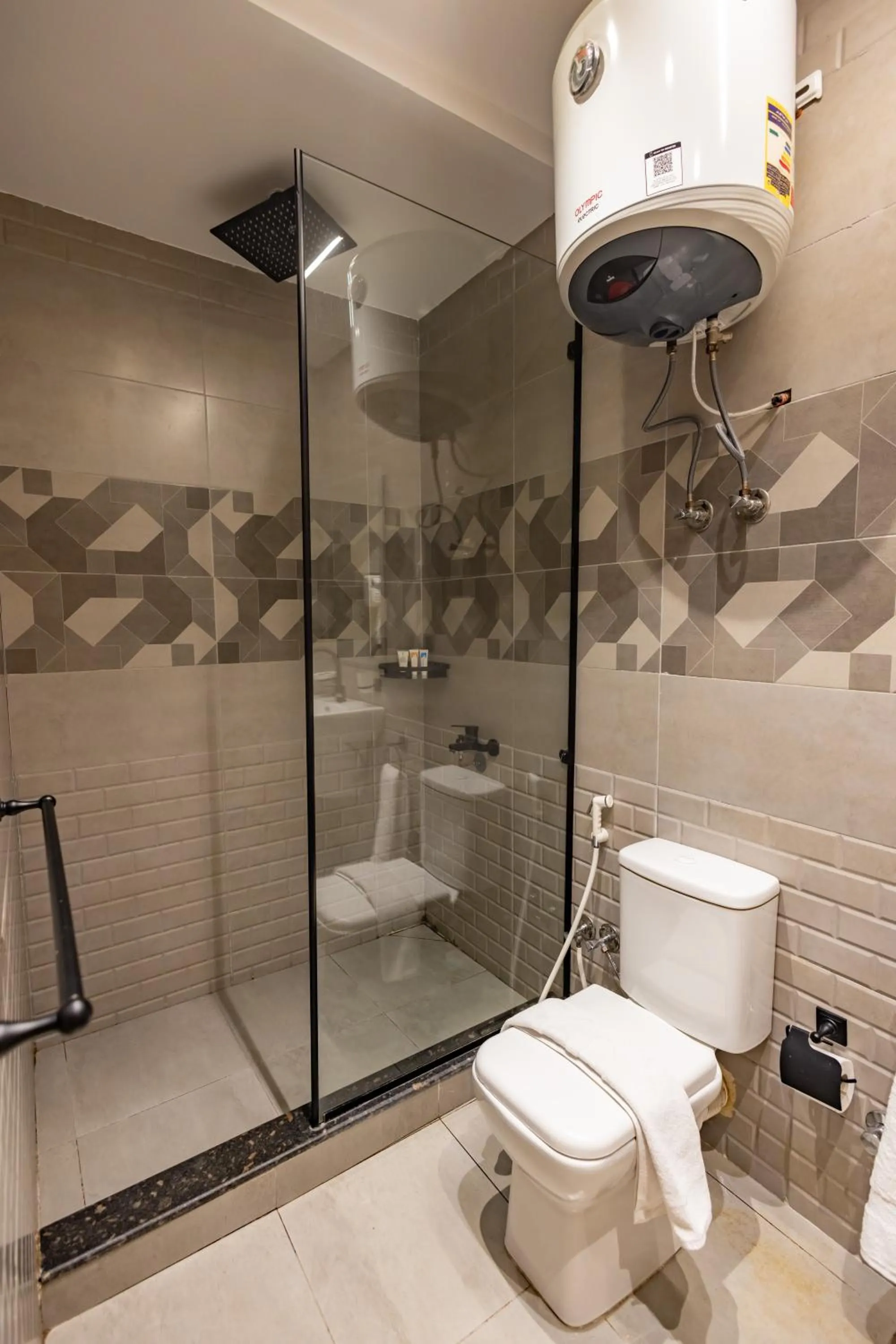 Shower in The Palace Pyramids View Hotel