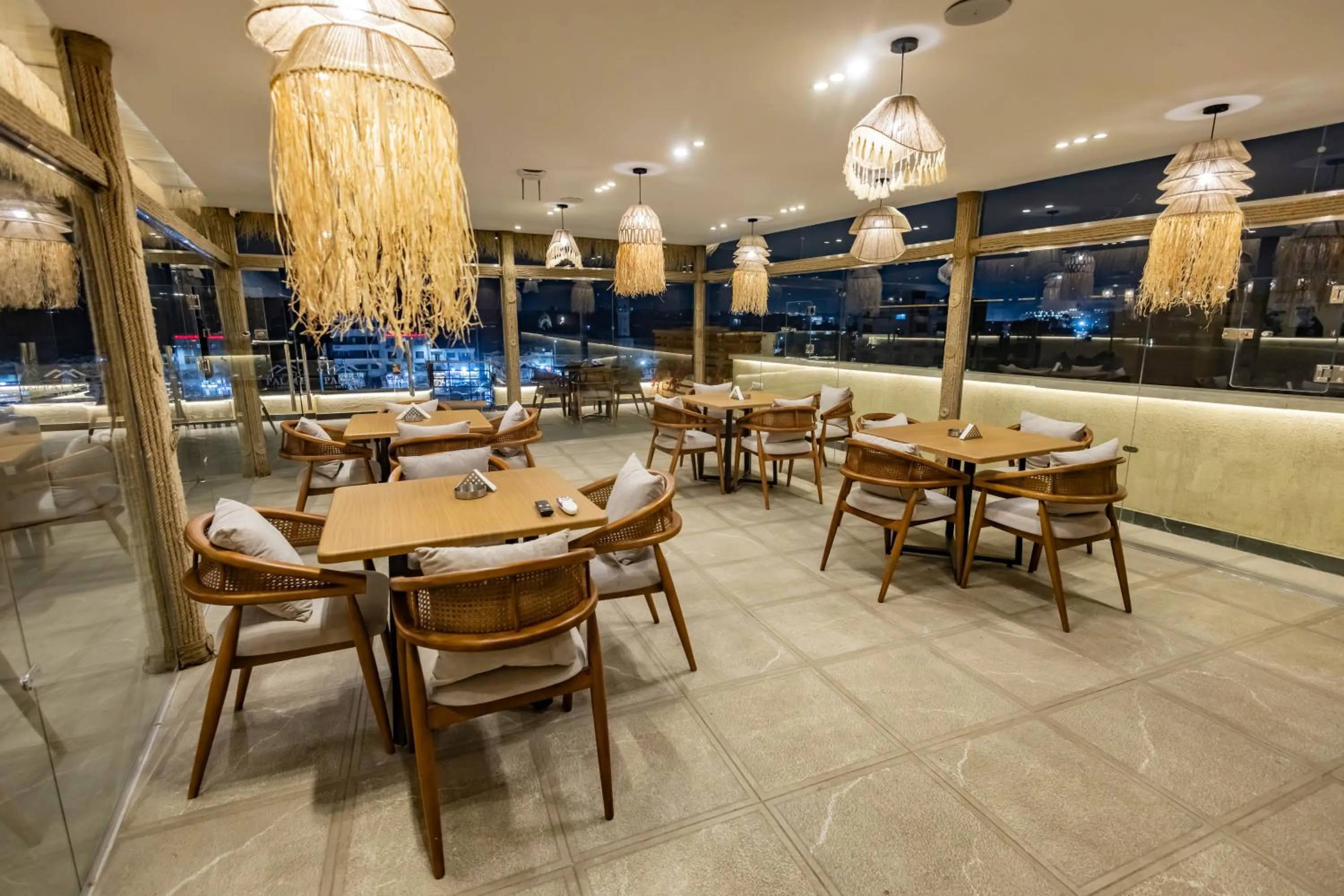 Restaurant/places to eat in The Palace Pyramids View Hotel