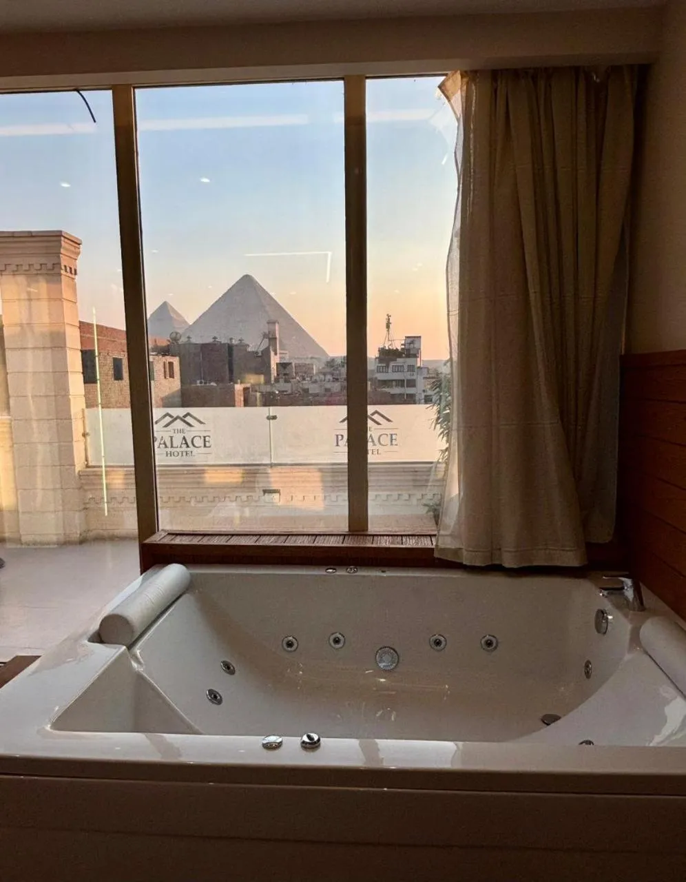 Hot Tub in The Palace Pyramids View Hotel