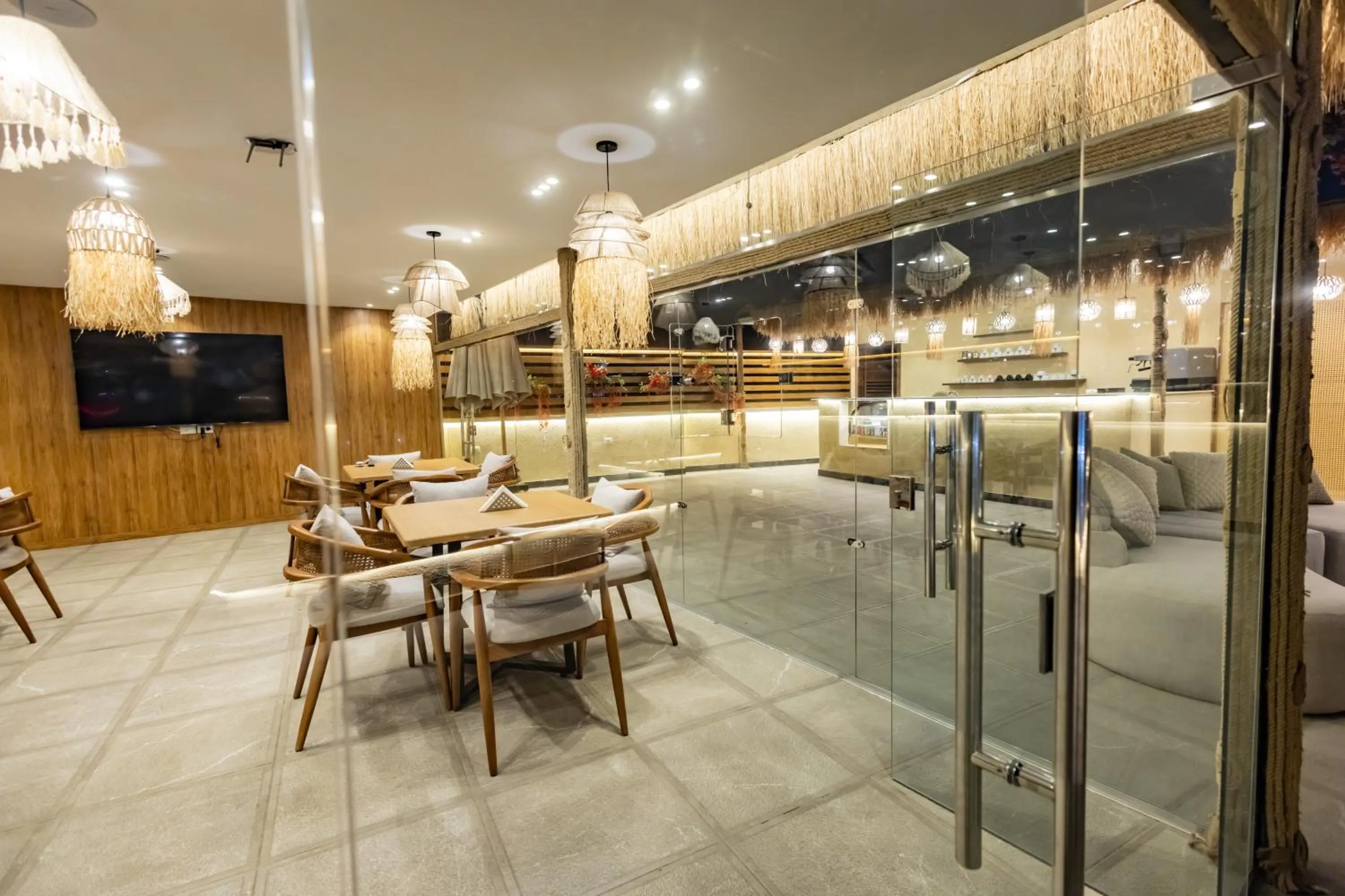 Restaurant/places to eat in The Palace Pyramids View Hotel