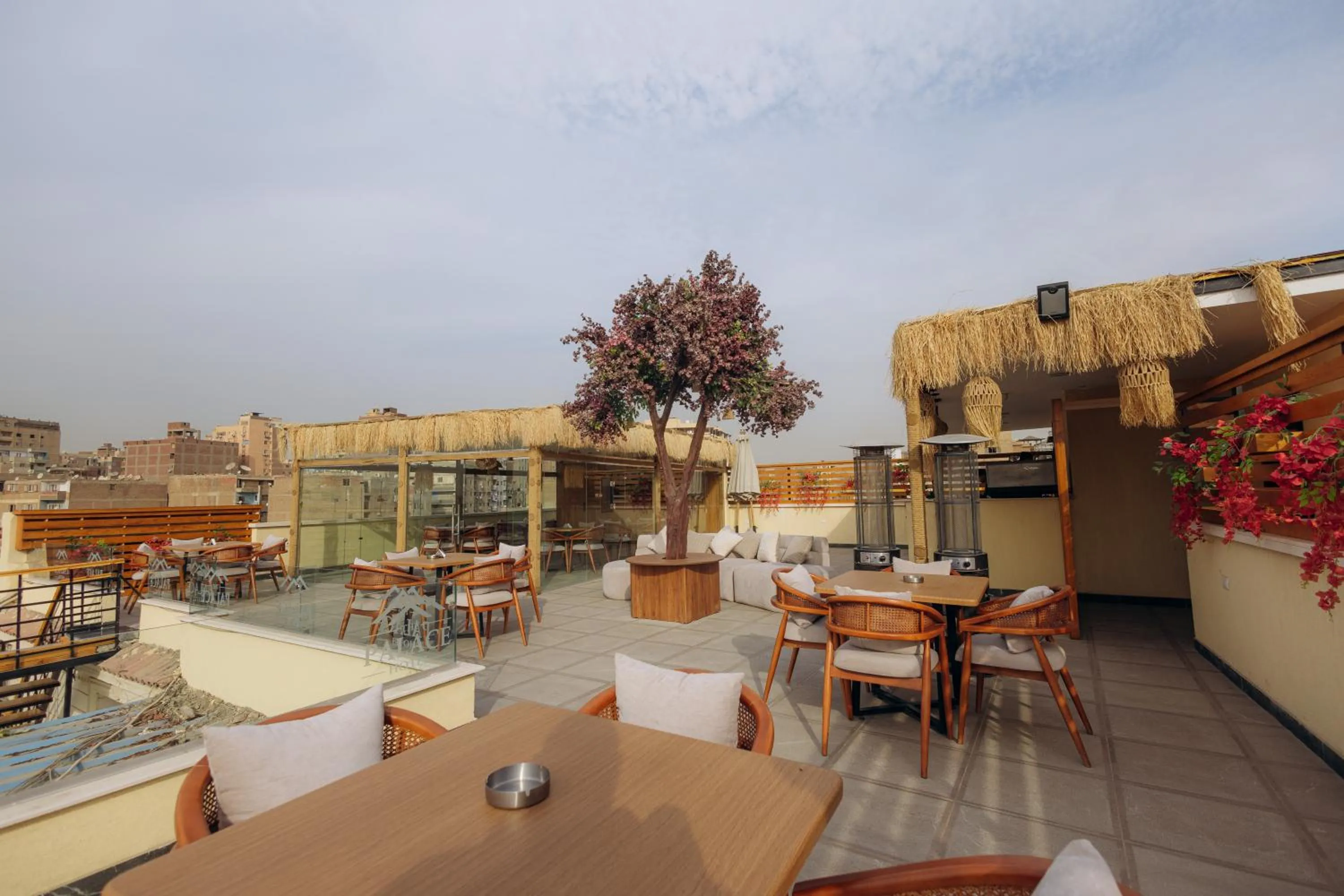 Restaurant/places to eat in The Palace Pyramids View Hotel