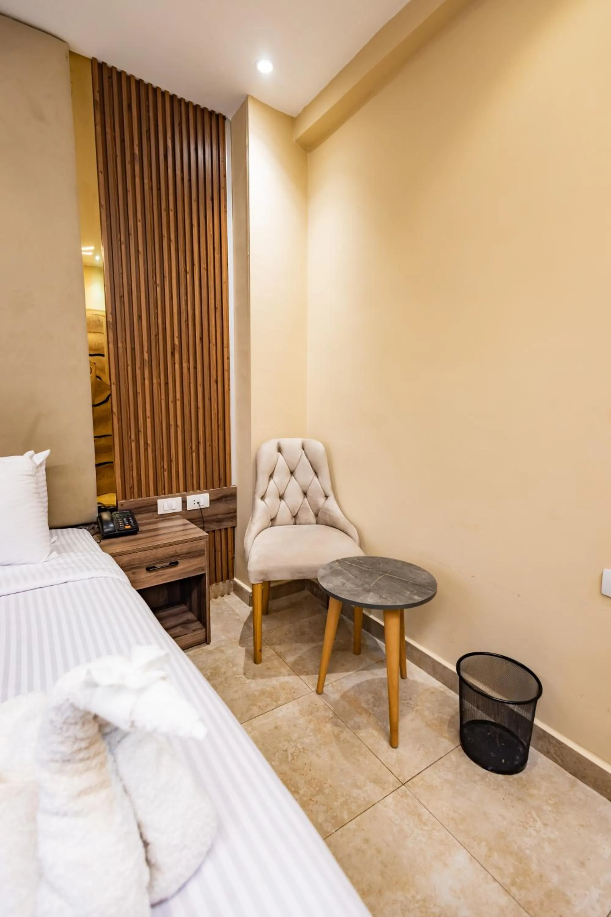 Seating area, Bed in The Palace Pyramids View Hotel