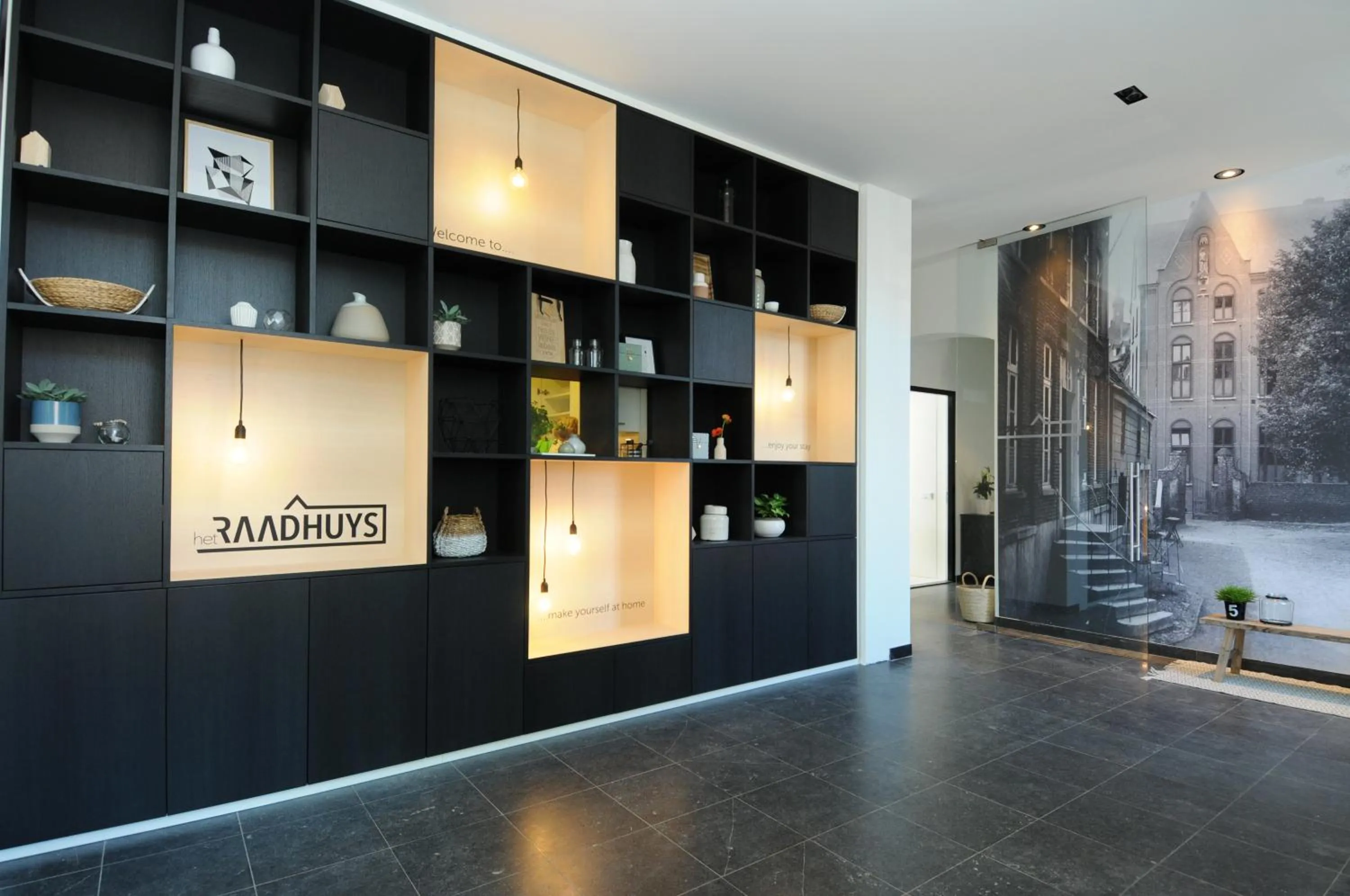 Facade/entrance in Het Raadhuys - design B&B