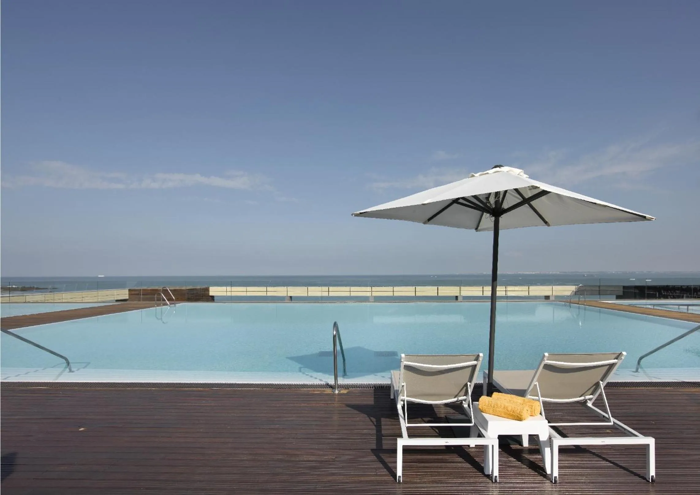Swimming pool in Parador de Cádiz