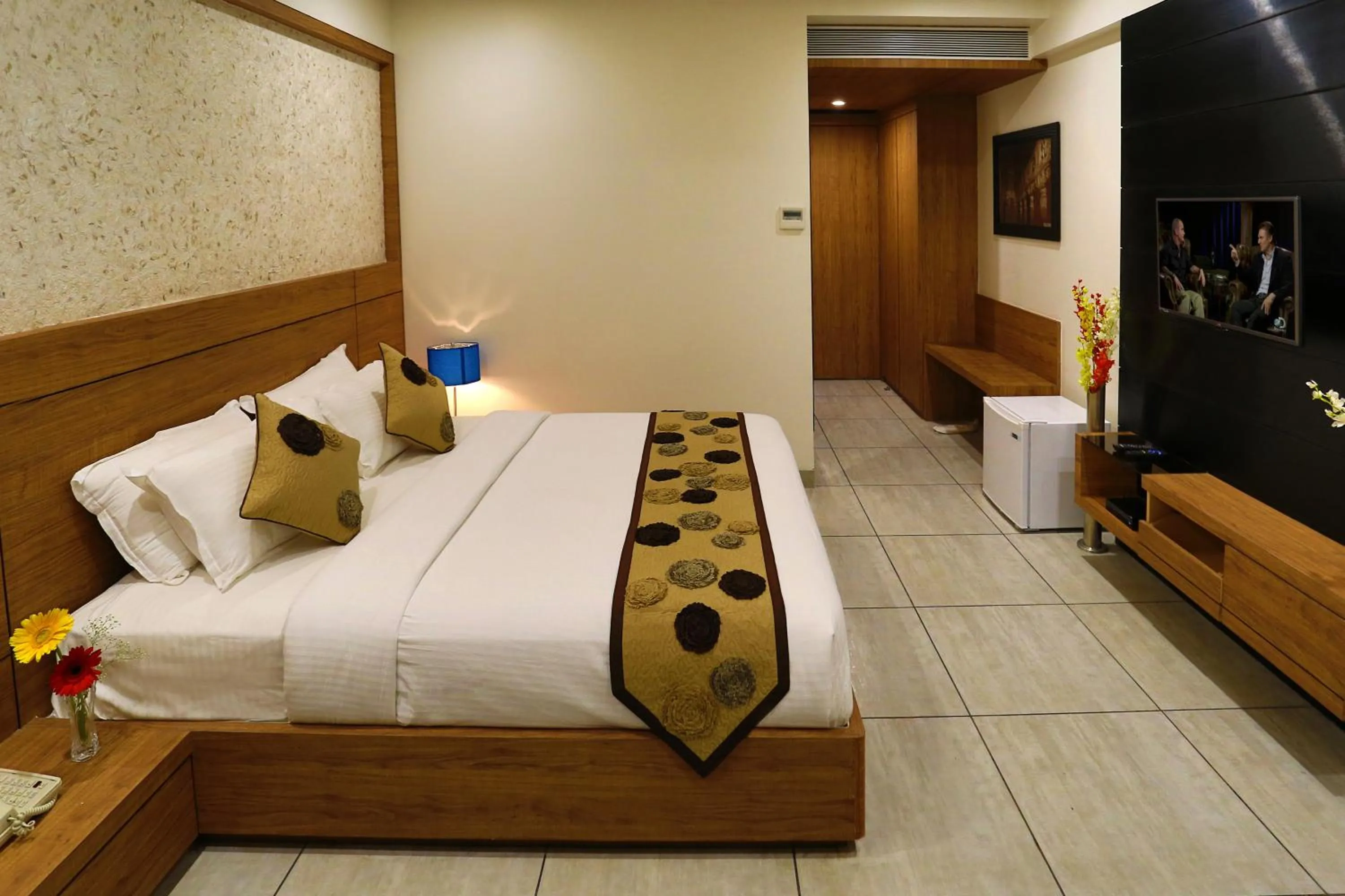 Photo of the whole room, Bed in Grand Kailash Hotel