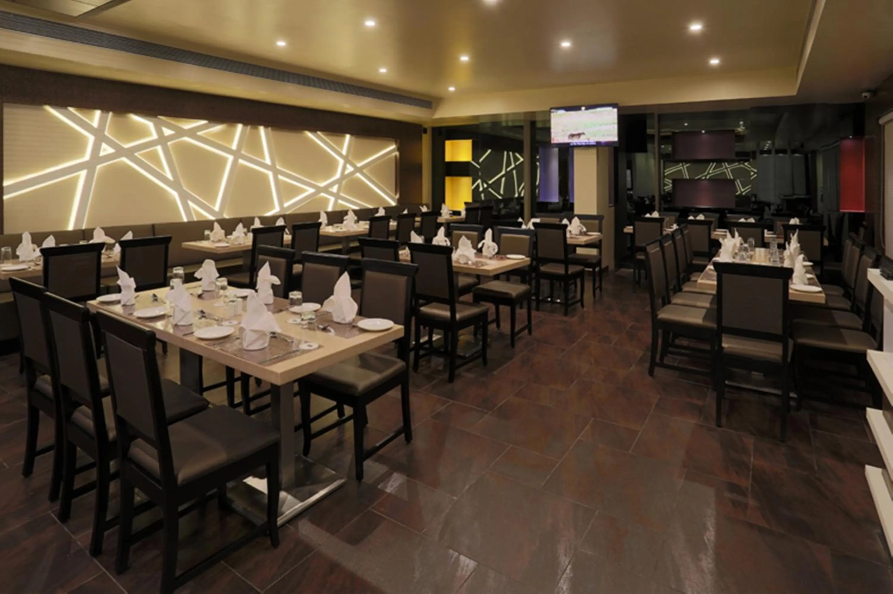 Restaurant/places to eat in Grand Kailash Hotel