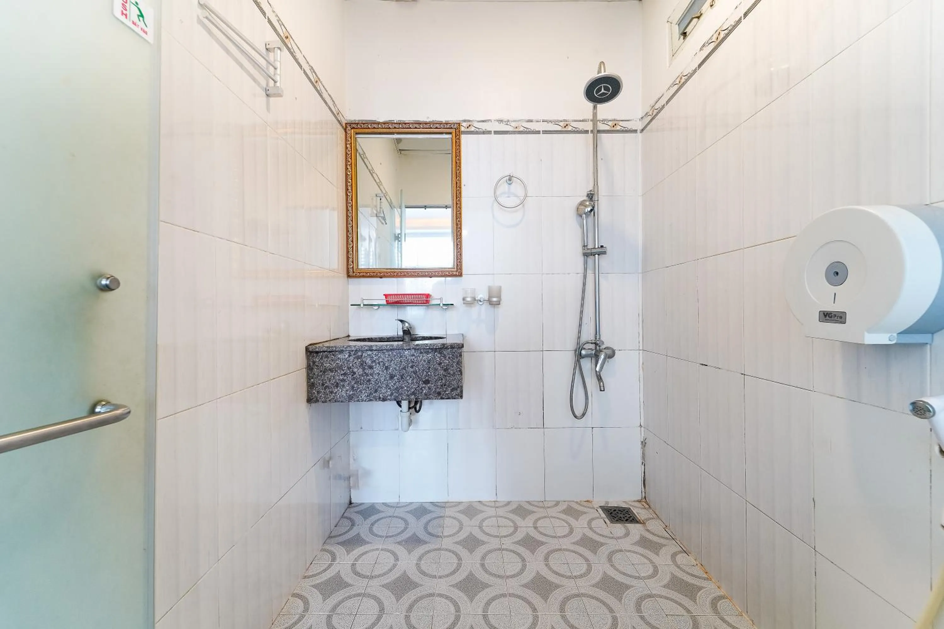 Bathroom in Collection O Eva Hotel District 8 Near Ben Thanh Market