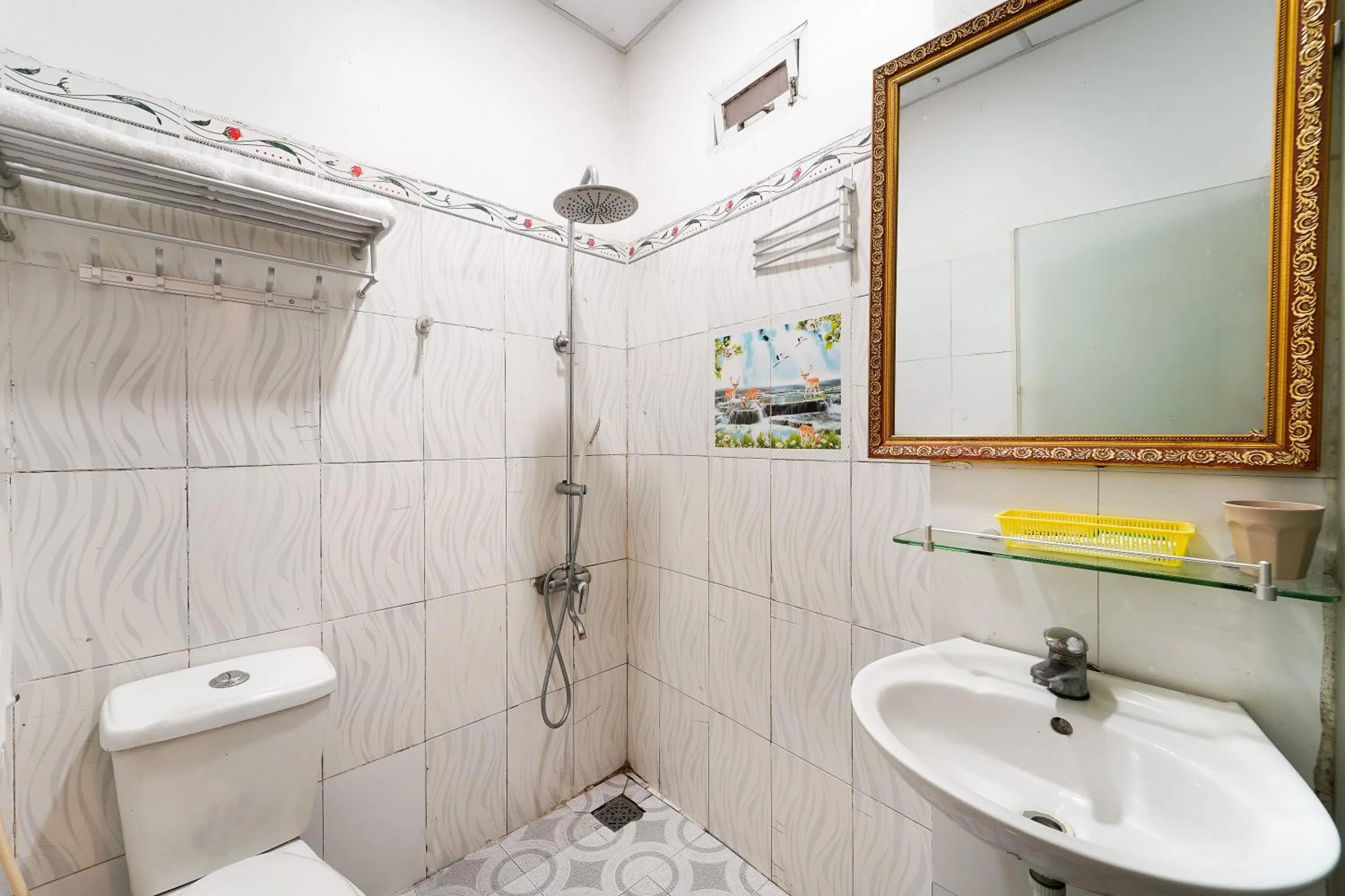 Bathroom in Collection O Eva Hotel District 8 Near Ben Thanh Market