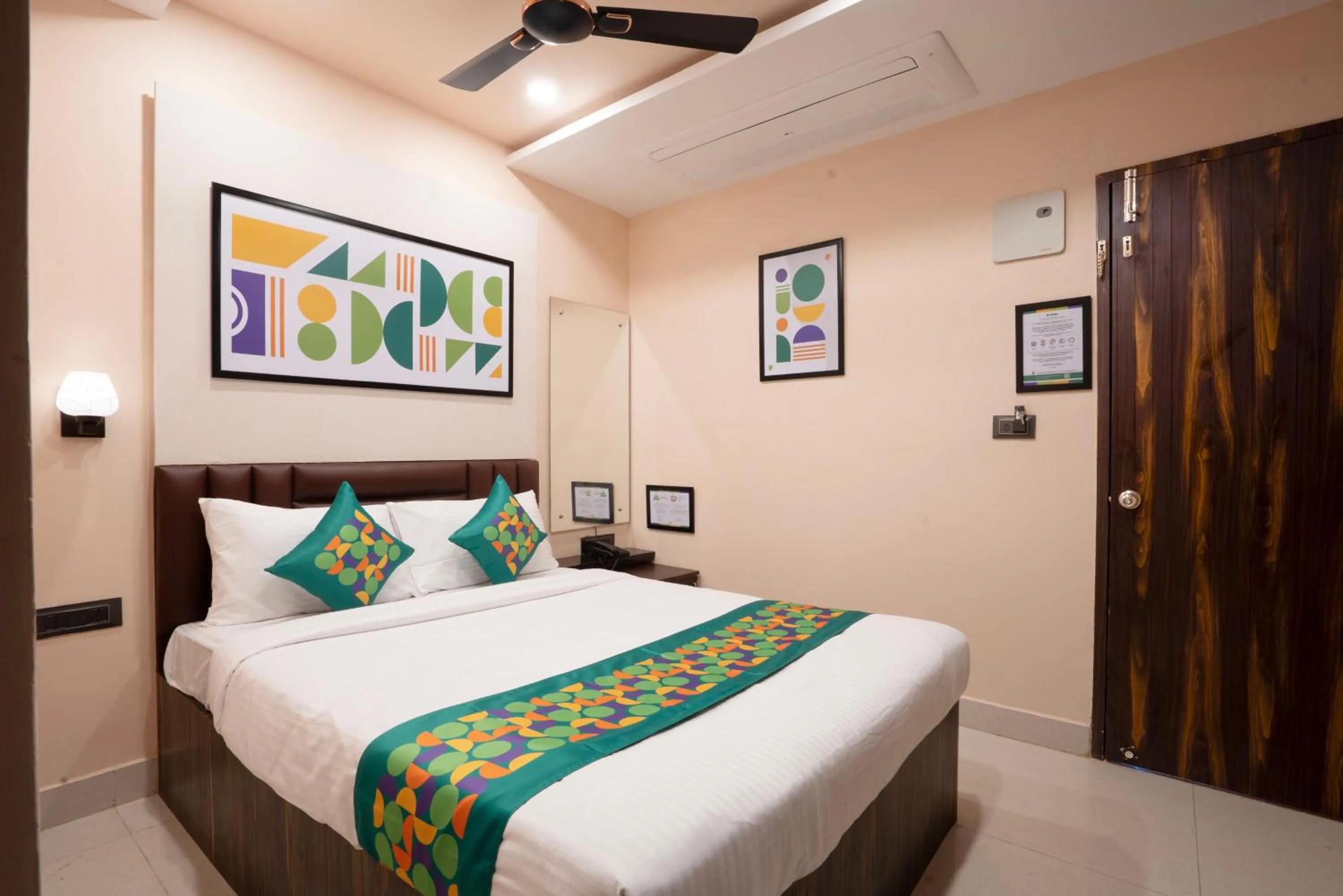 Economy Room - single occupancy in Treebo Airport Inn