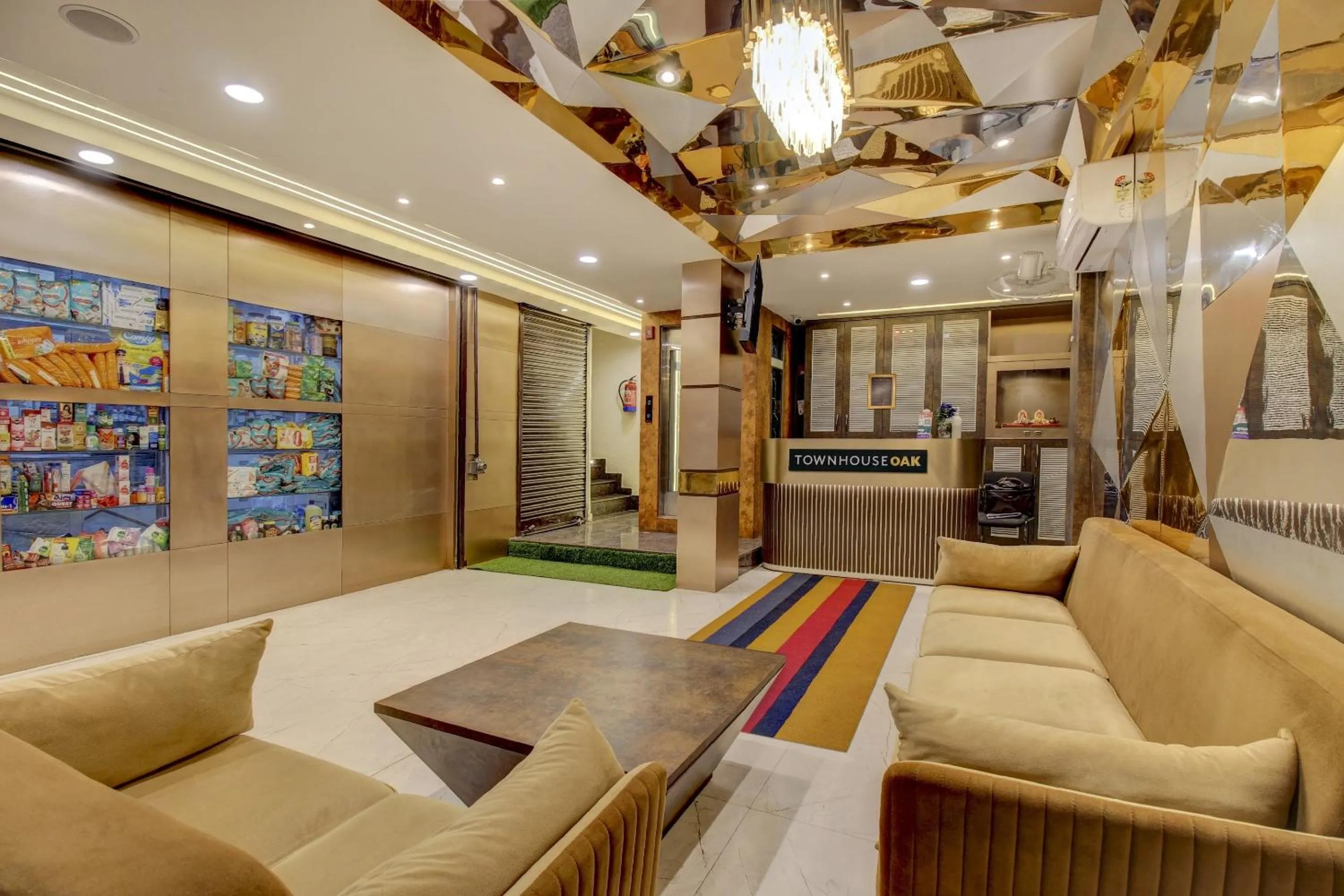 Lobby or reception in Super Townhouse Geetraj Near Shalimar Gateway