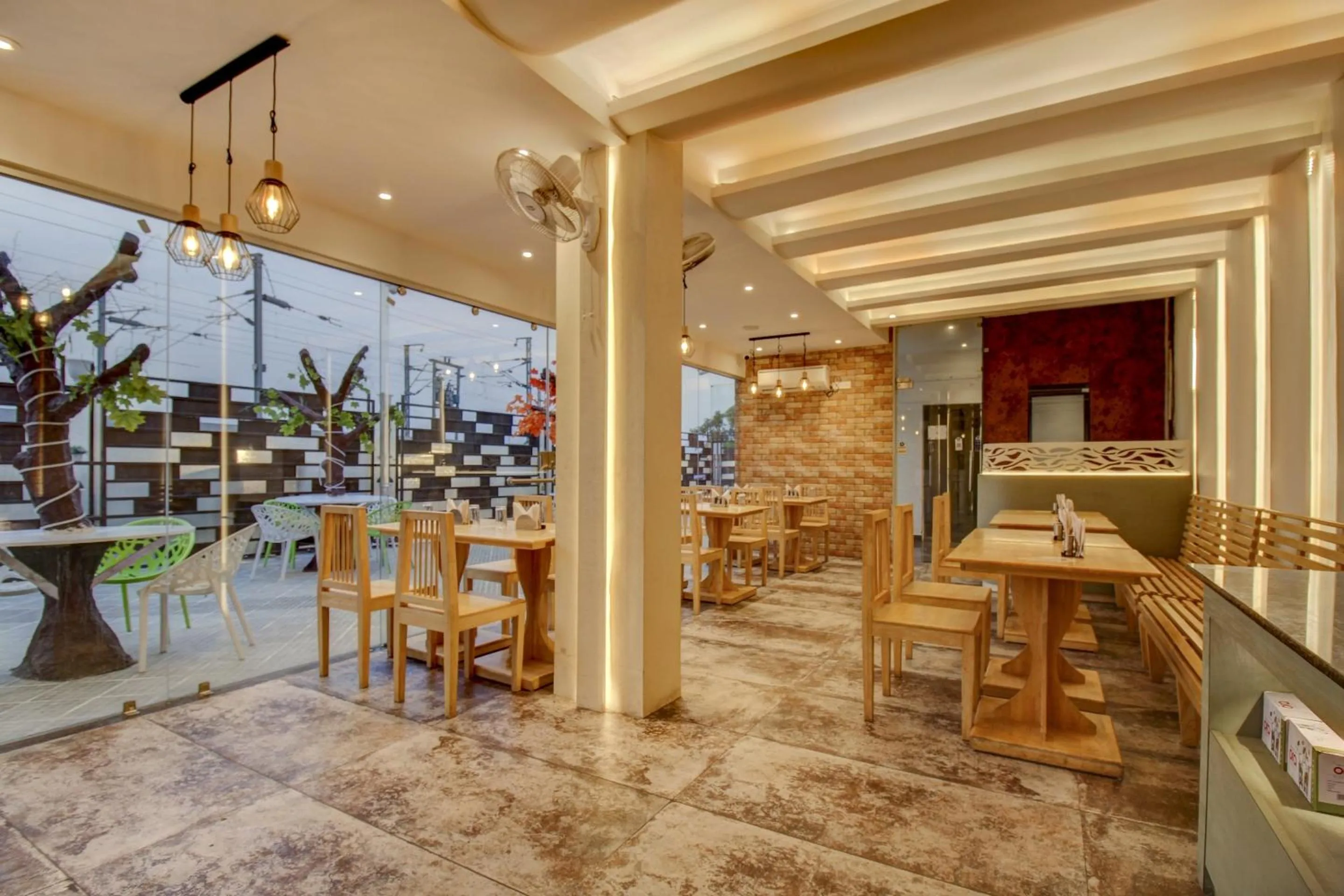 Dining area in Super Townhouse Geetraj Near Shalimar Gateway