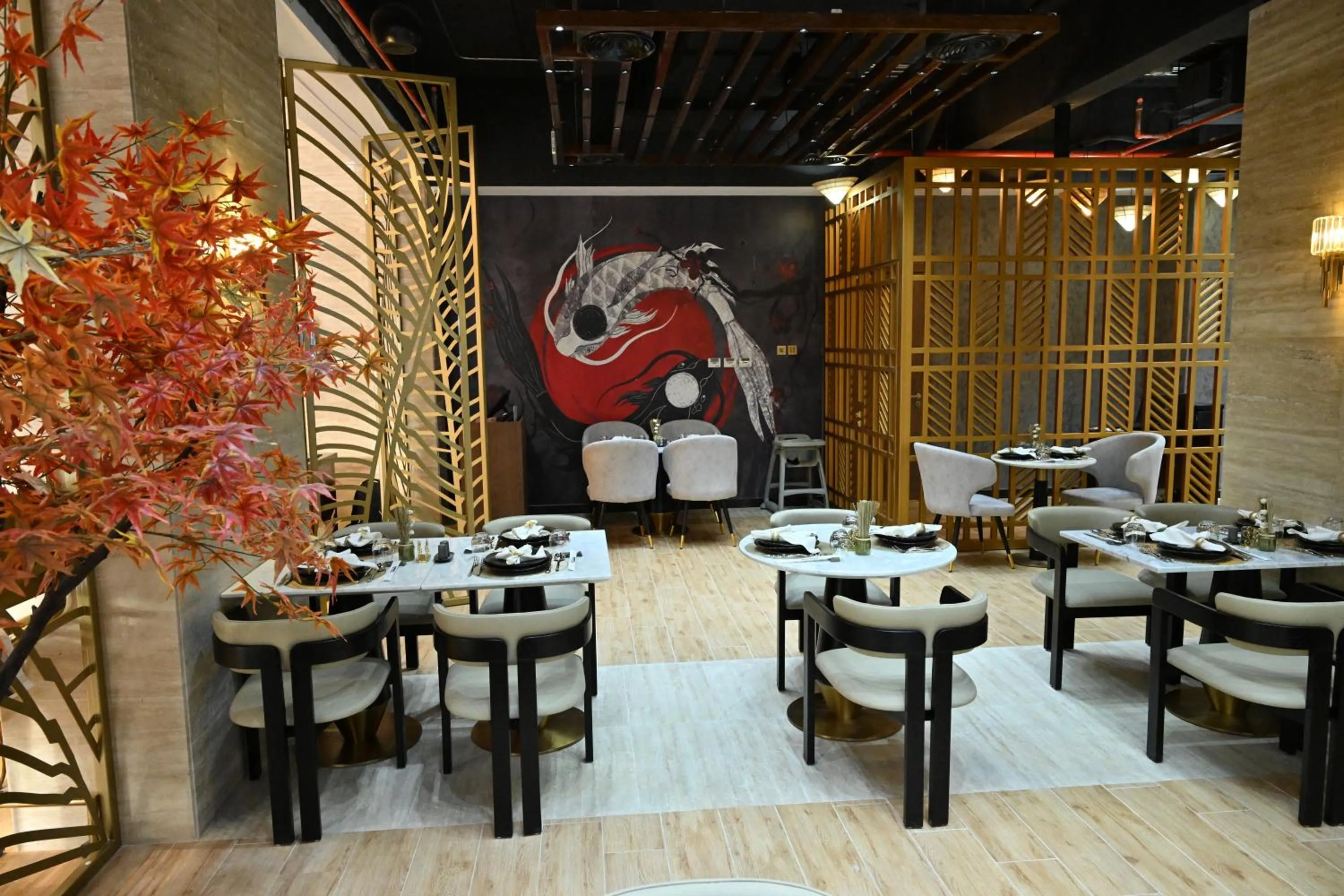 Restaurant/places to eat in Savoy Grande Hotel