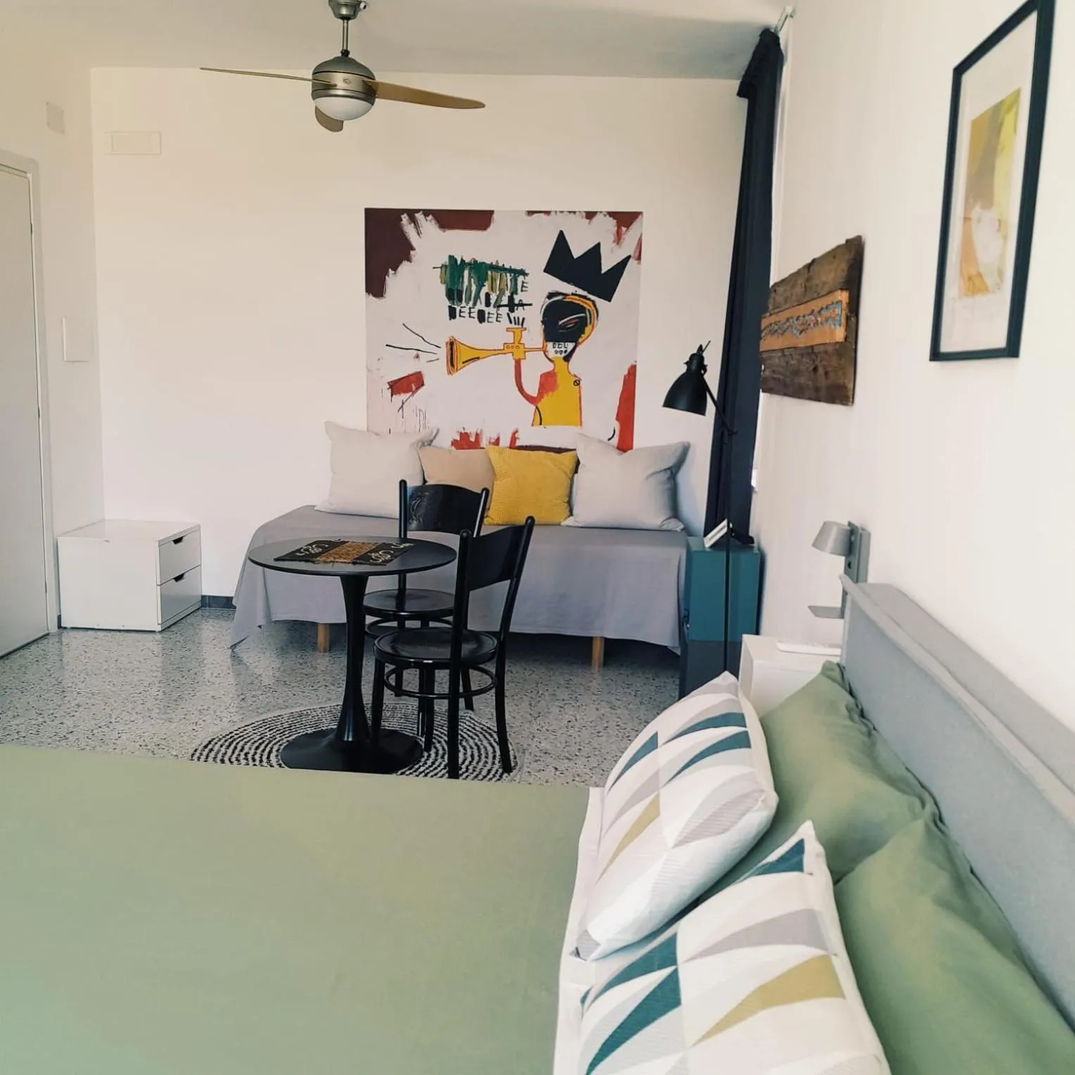 Photo of the whole room in Re Merlo