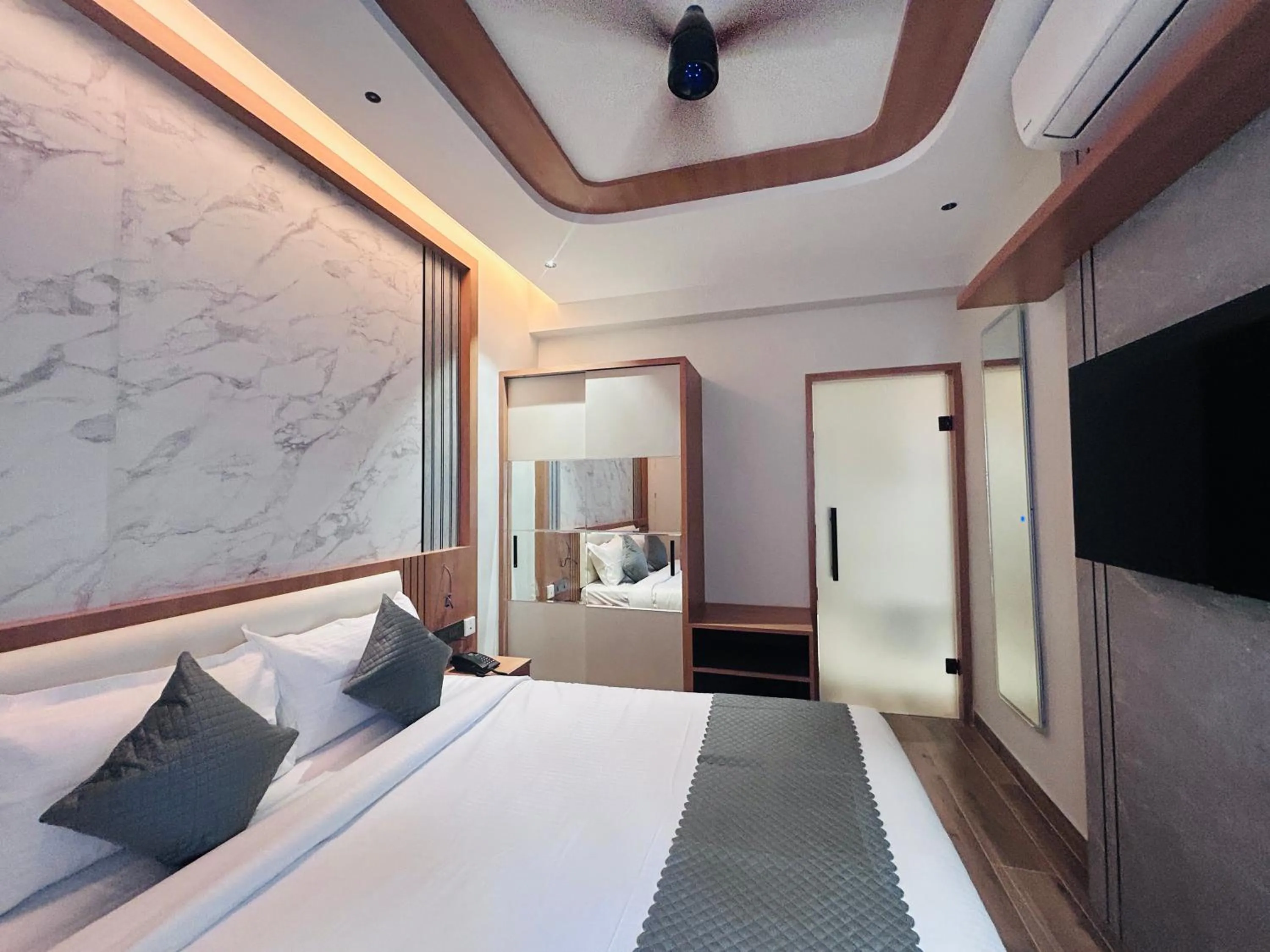 Bed in 23 Urban Square