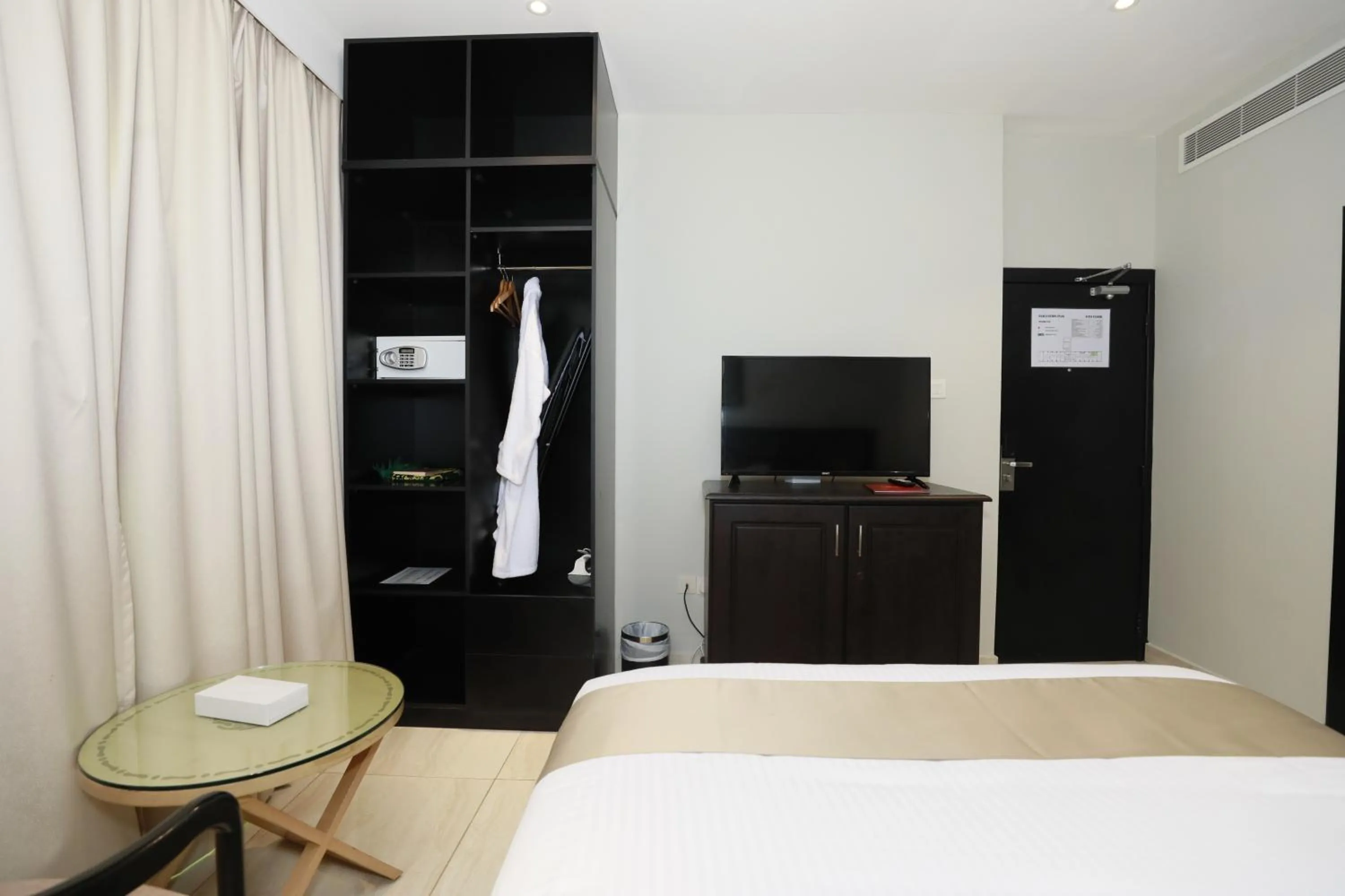 TV and multimedia, Bed in City Point Hotel