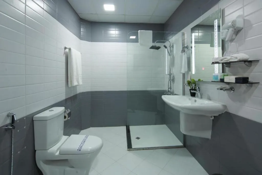 Toilet in City Point Hotel