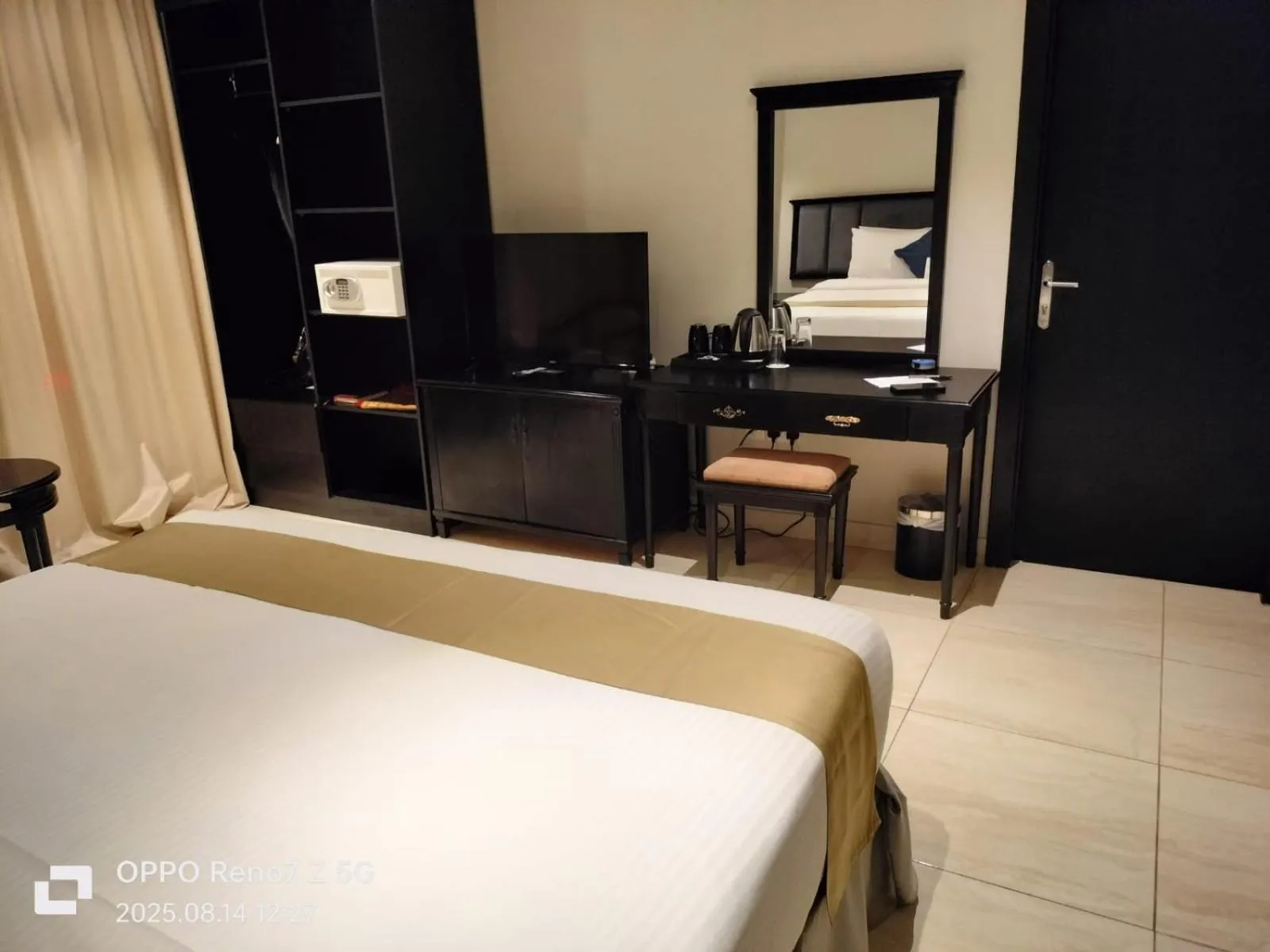 TV and multimedia, Bed in City Point Hotel