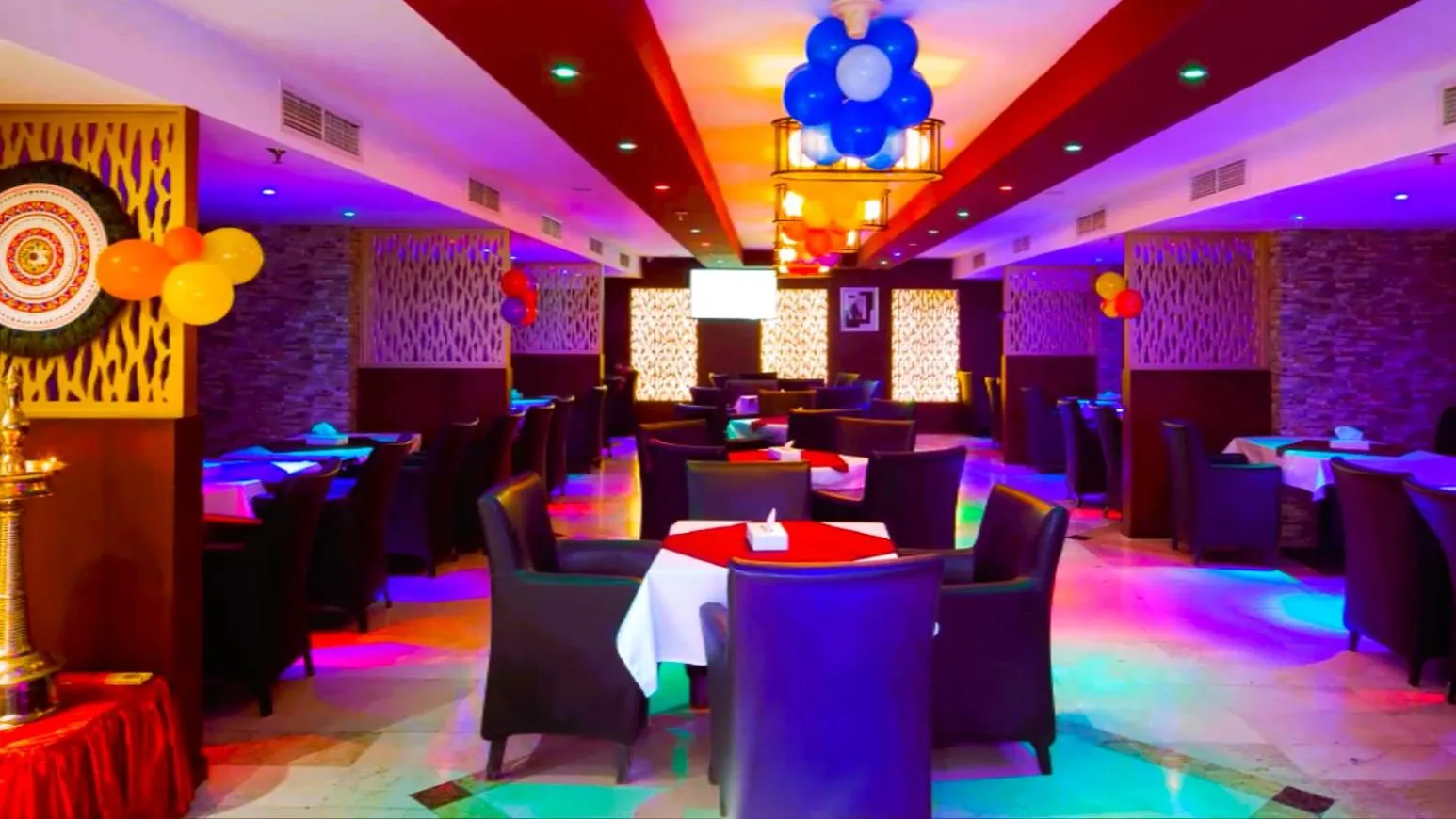 Lounge or bar in City Point Hotel