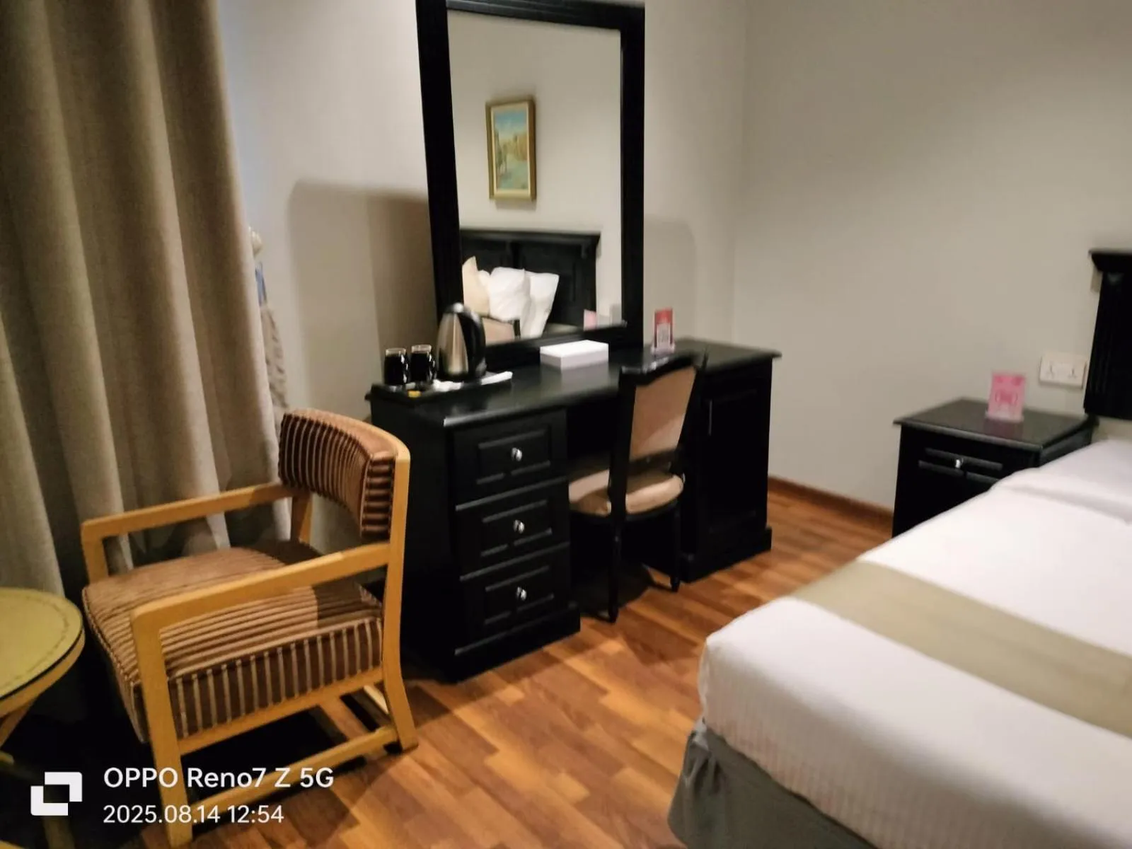 Bedroom, Bed in City Point Hotel