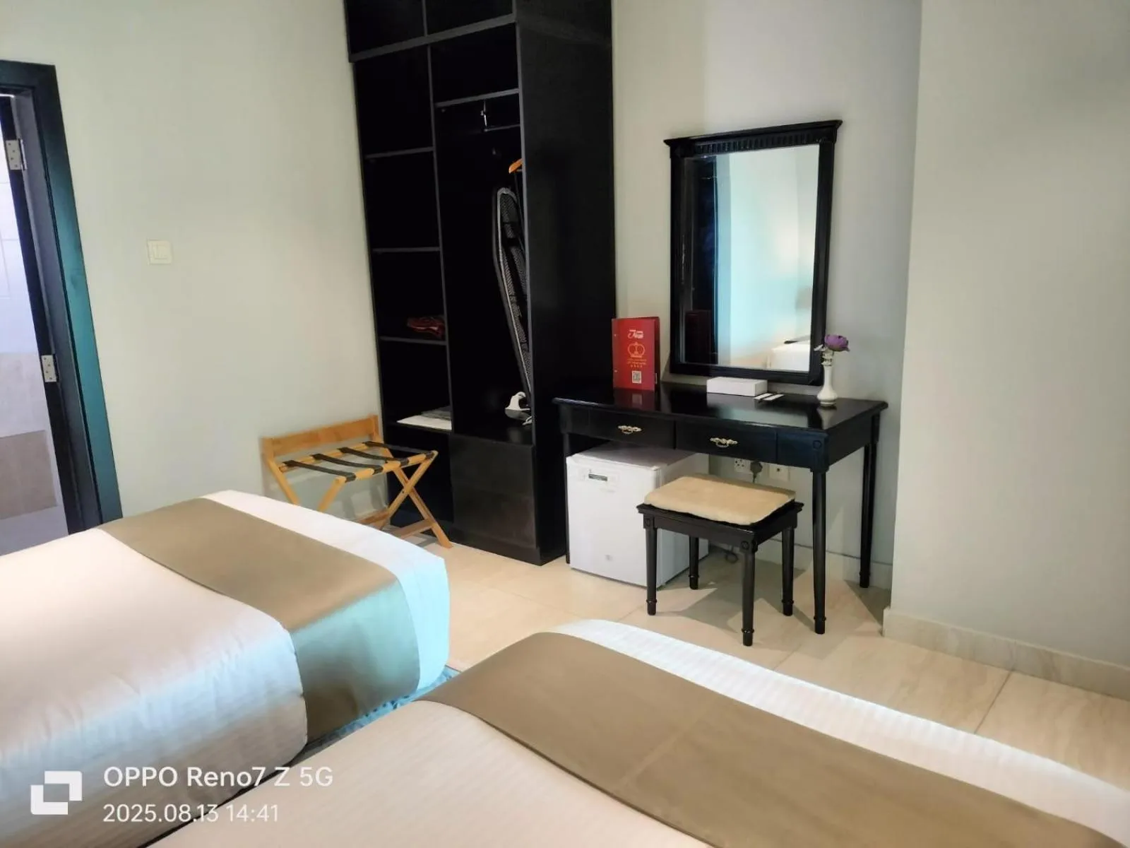 Bedroom, Bed in City Point Hotel