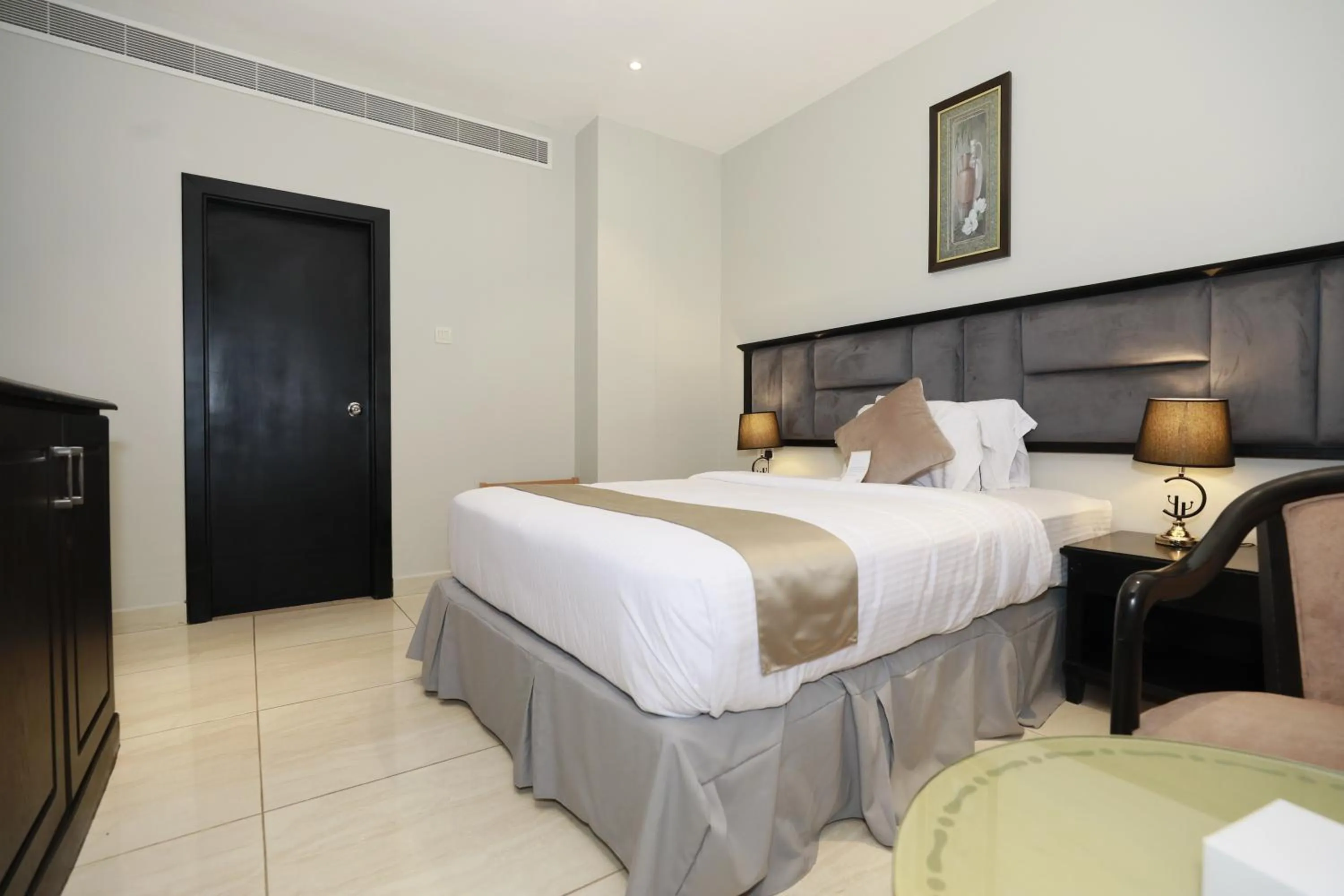 Bedroom, Bed in City Point Hotel