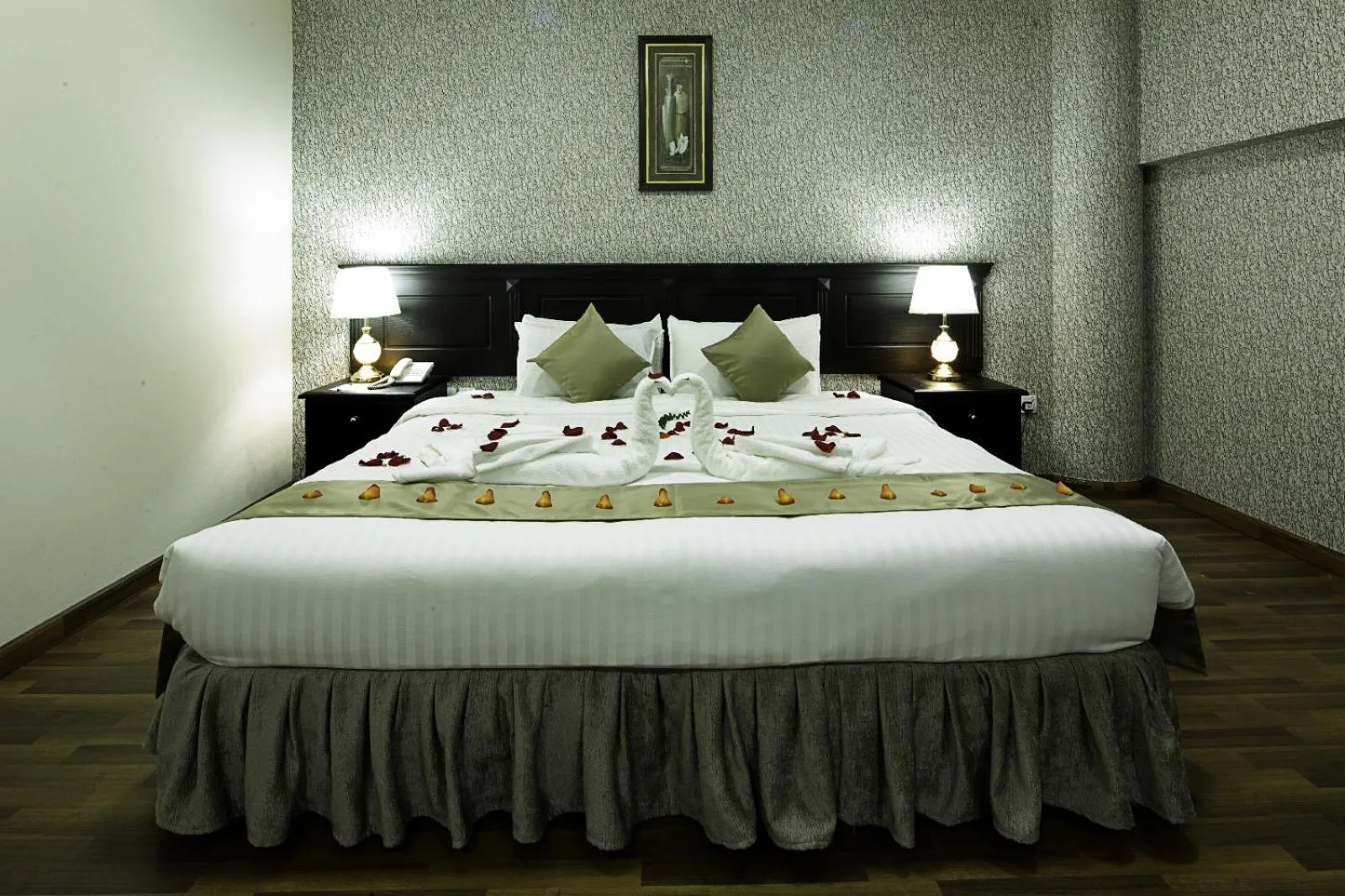 Bedroom, Bed in City Point Hotel