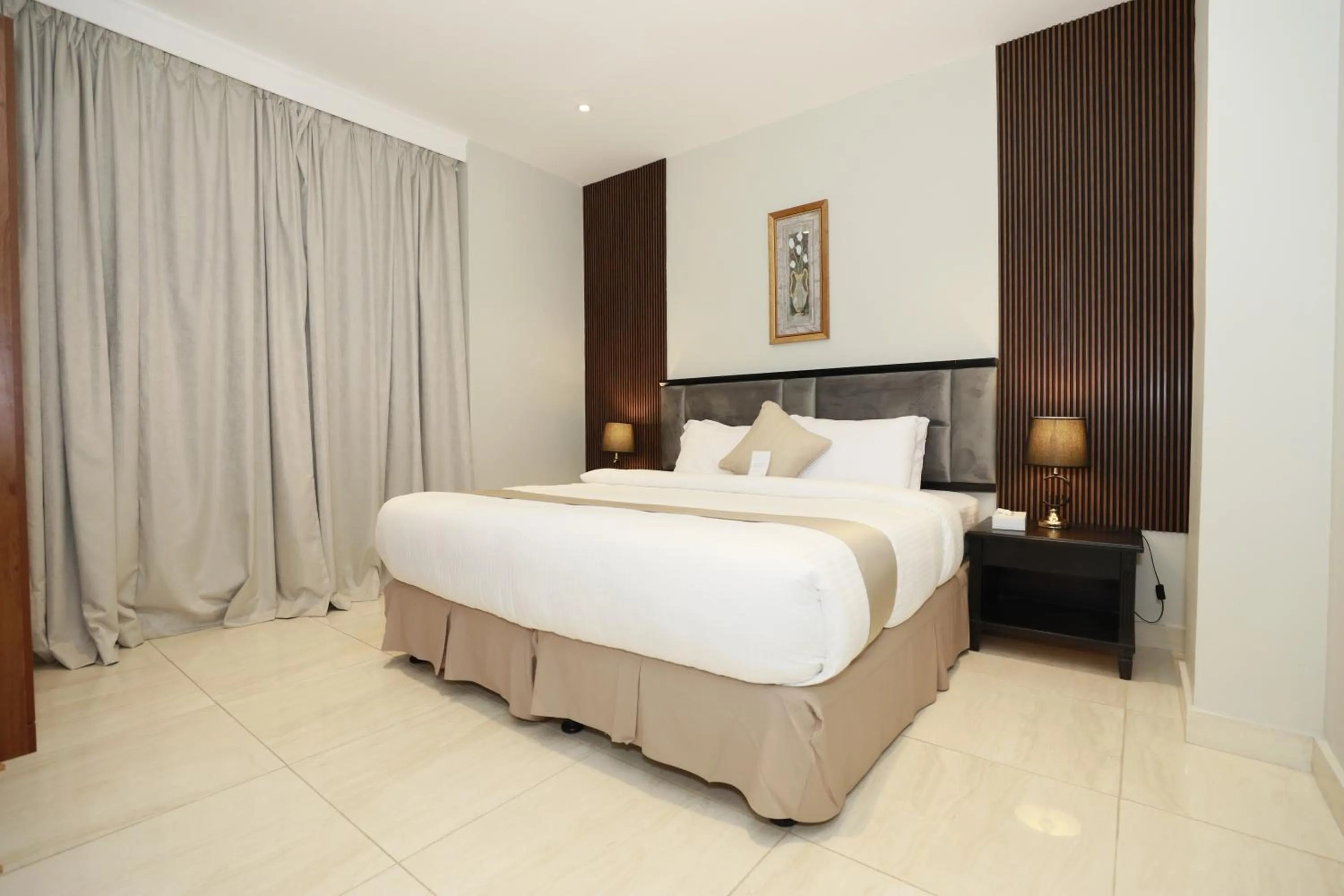 Bedroom, Bed in City Point Hotel