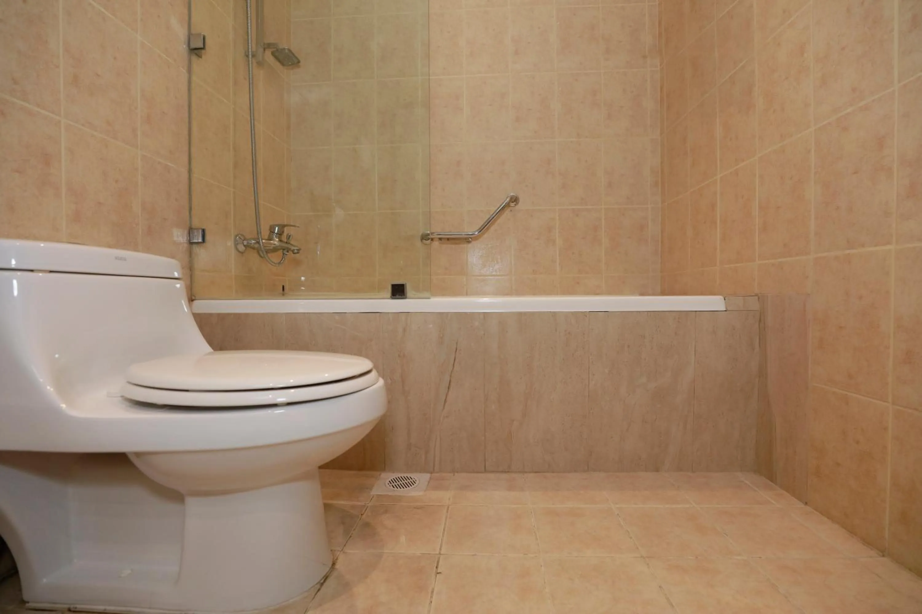 Toilet in City Point Hotel