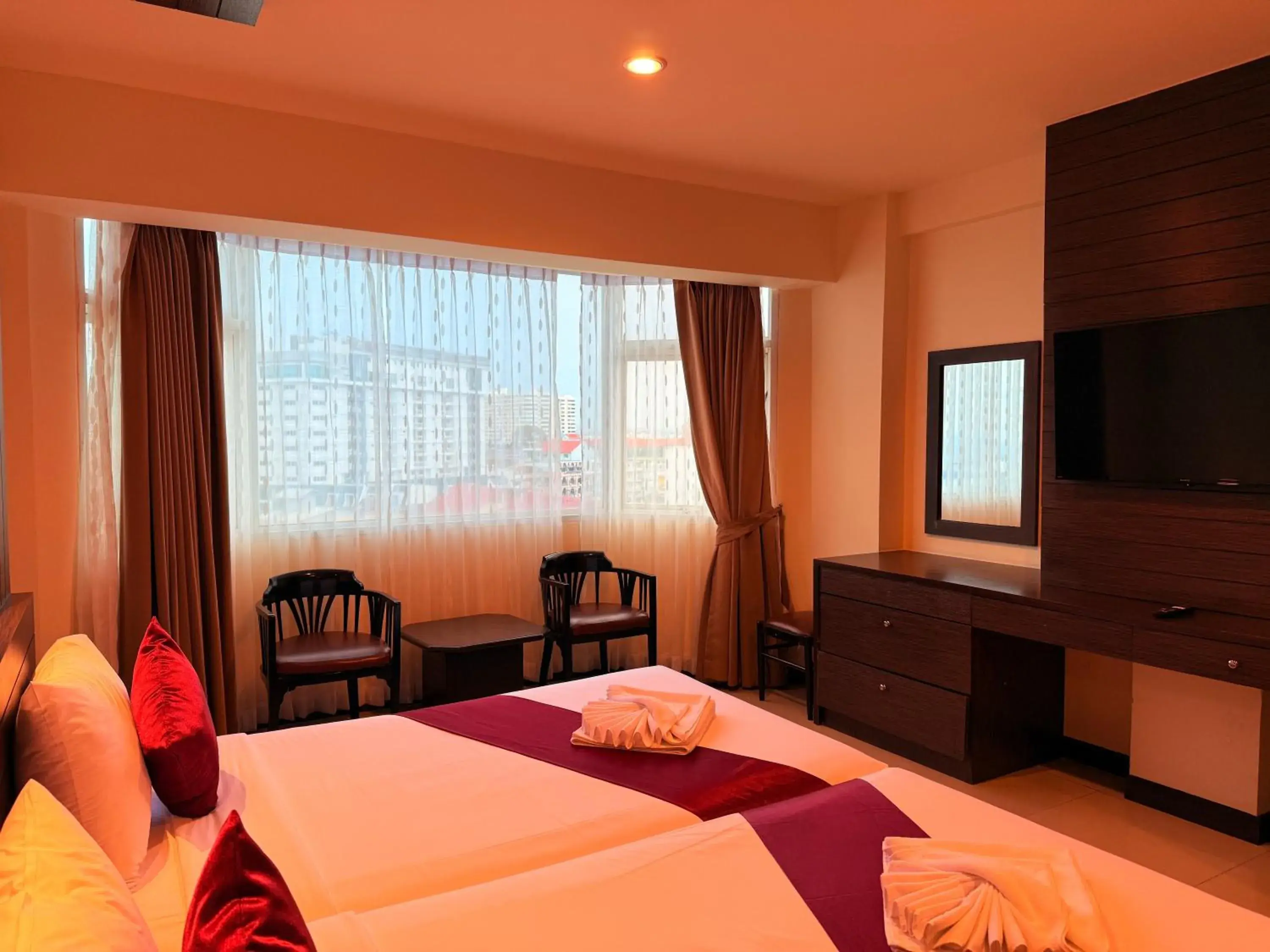 Deluxe Double or Twin Room with Mountain View in Suncity Hotel Pattaya Deluxe Double or Twin Room with Mountain View in Suncity Hotel Pattaya