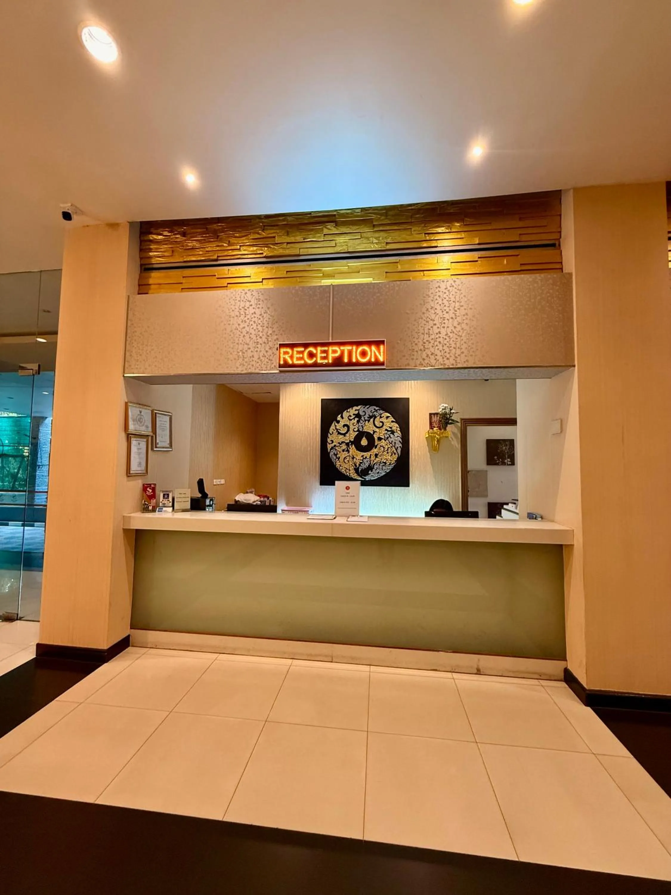 Lobby or reception, Bed in Suncity Hotel Pattaya