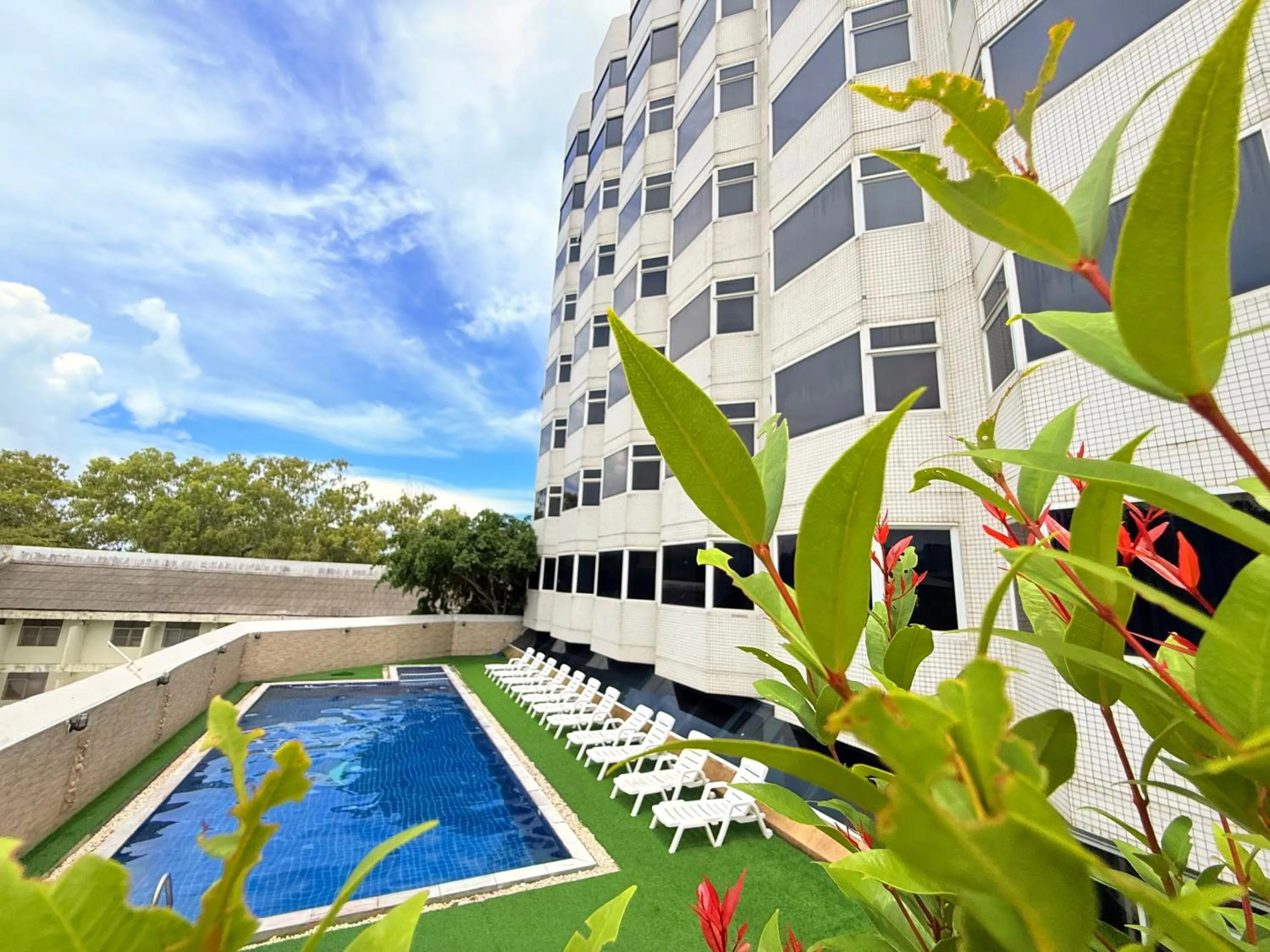 Swimming pool in Suncity Hotel Pattaya