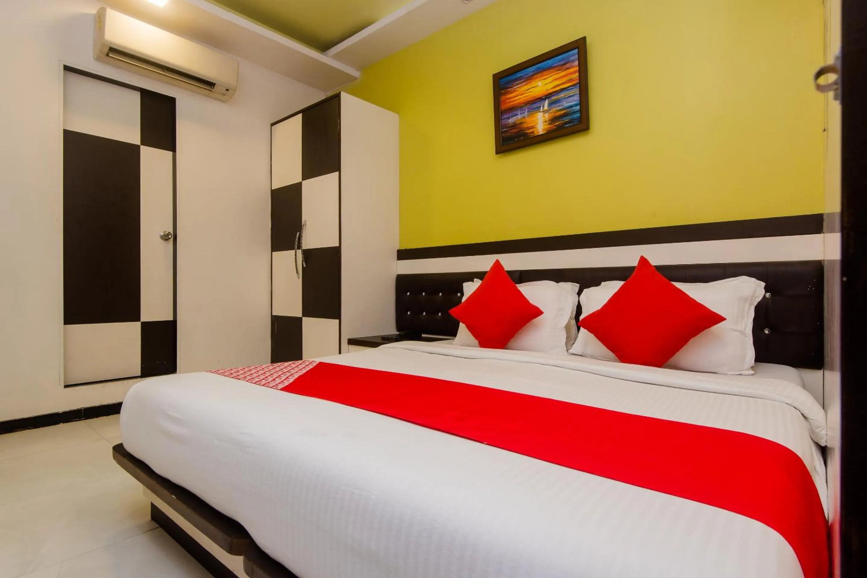 Bedroom, Bed in Hotel O Blue Pearl Residency Near Chhatrapati Shivaji International Airport