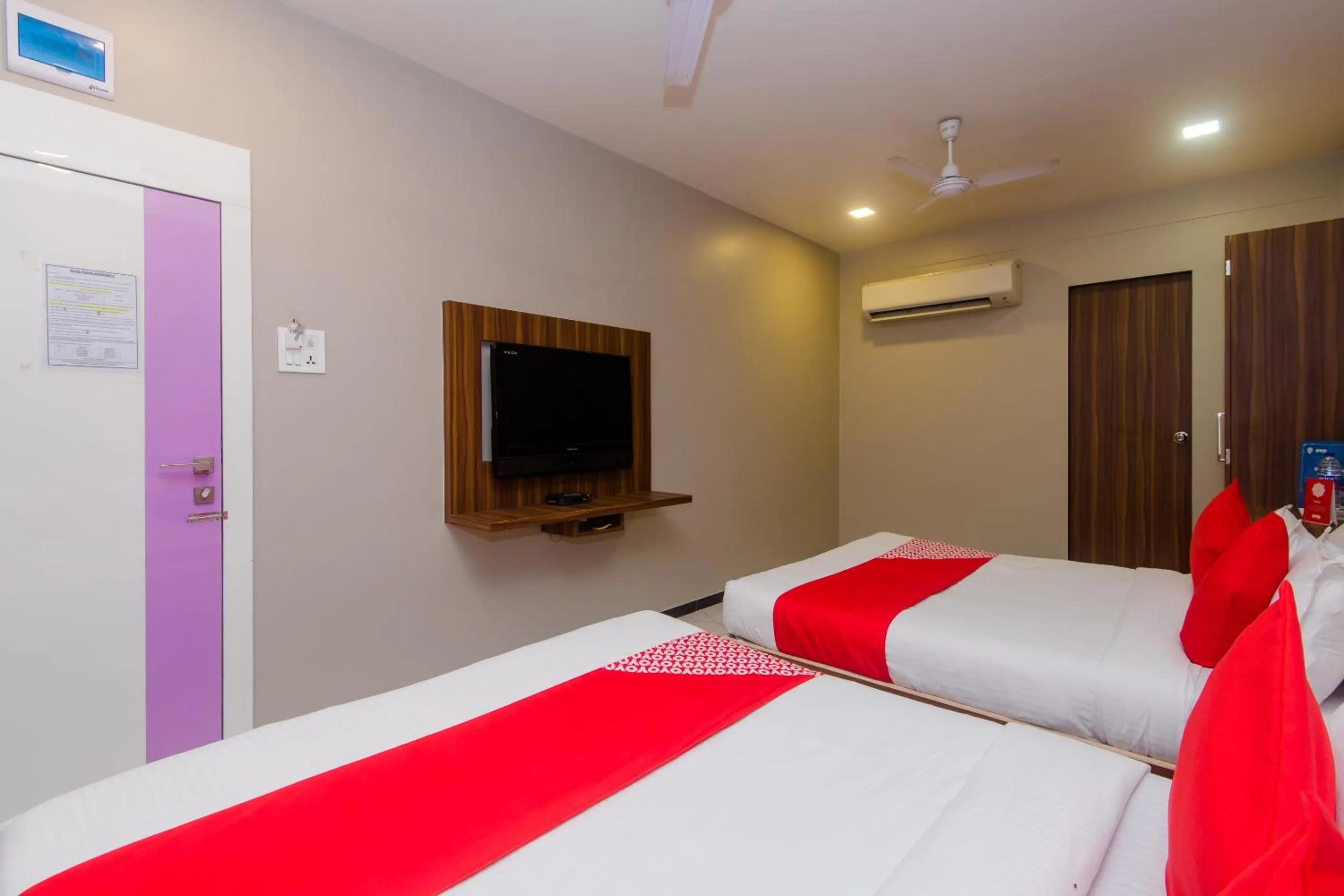 Bathroom, Bed in Hotel O Blue Pearl Residency Near Chhatrapati Shivaji International Airport