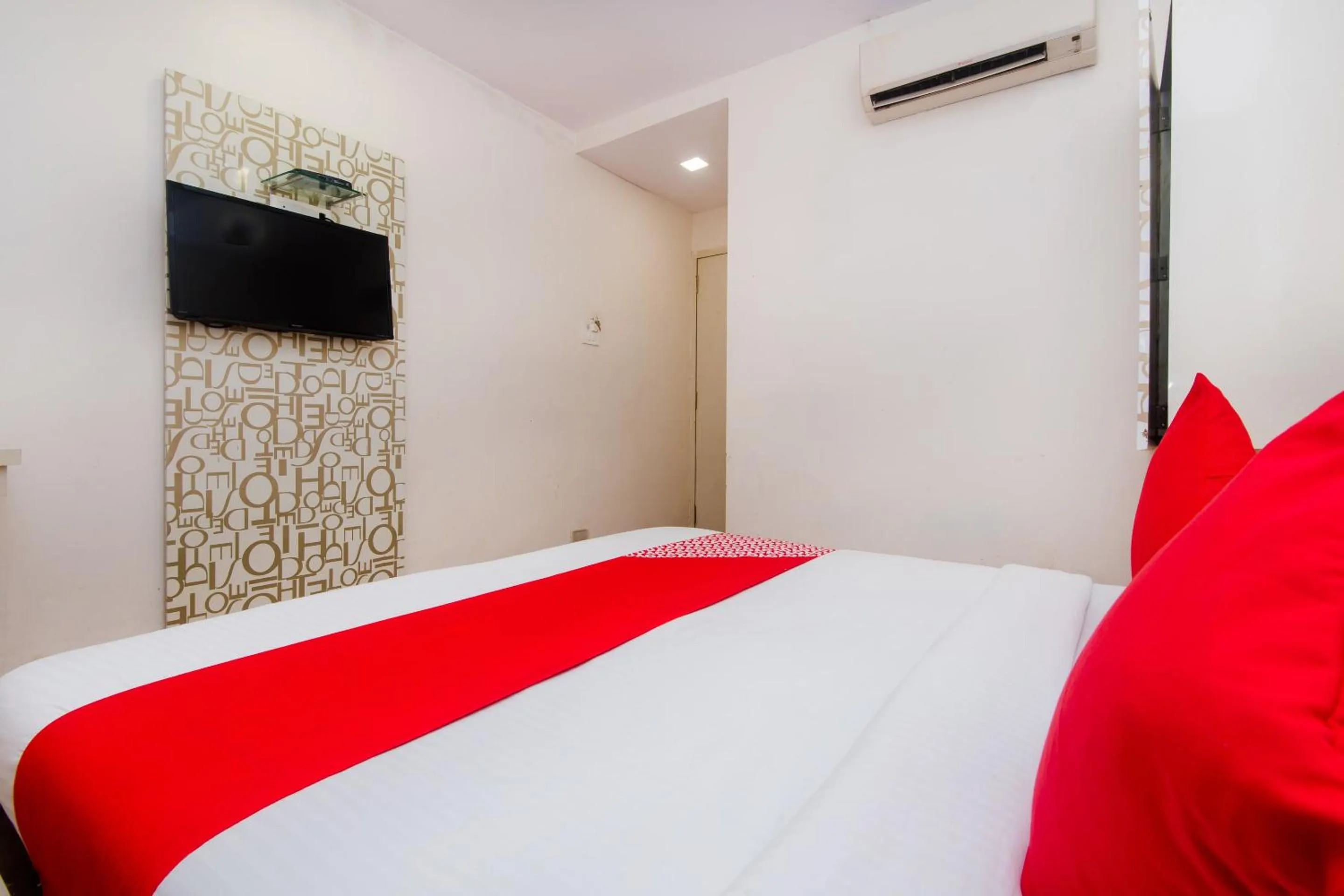 Bedroom, Bed in Hotel O Blue Pearl Residency Near Chhatrapati Shivaji International Airport