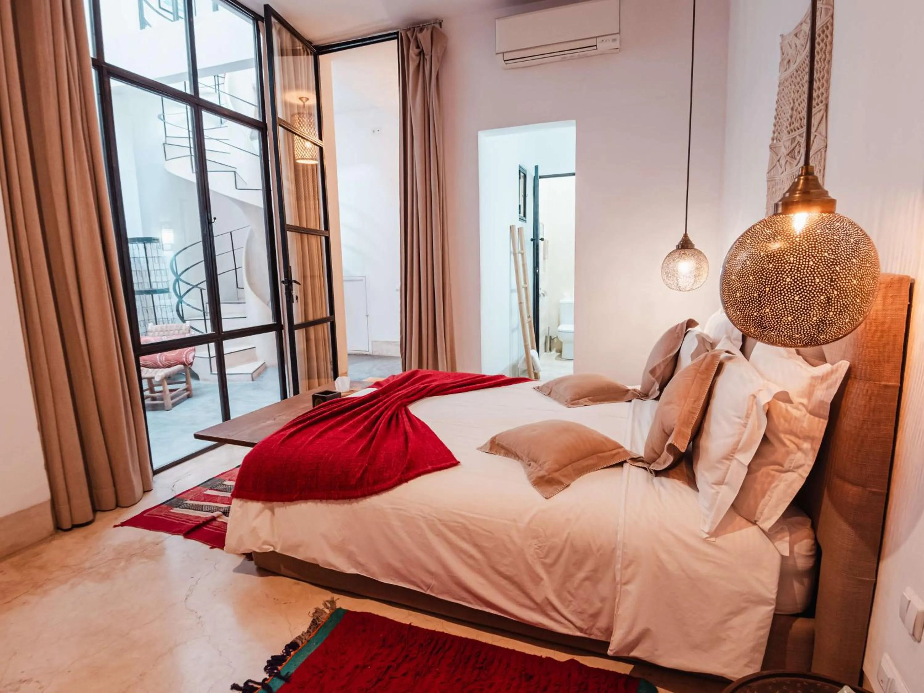 Bed in Riad la Source du Desert