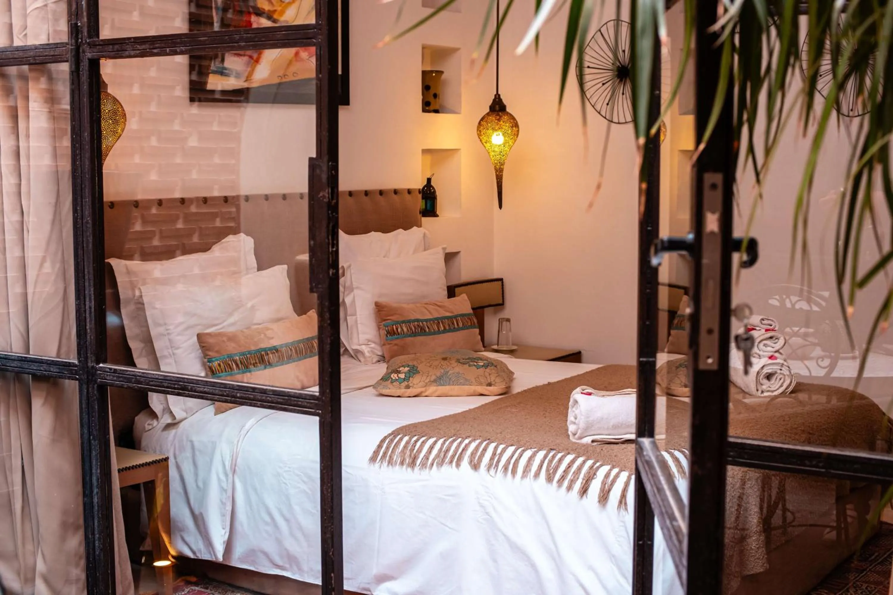 Bed in Riad la Source du Desert