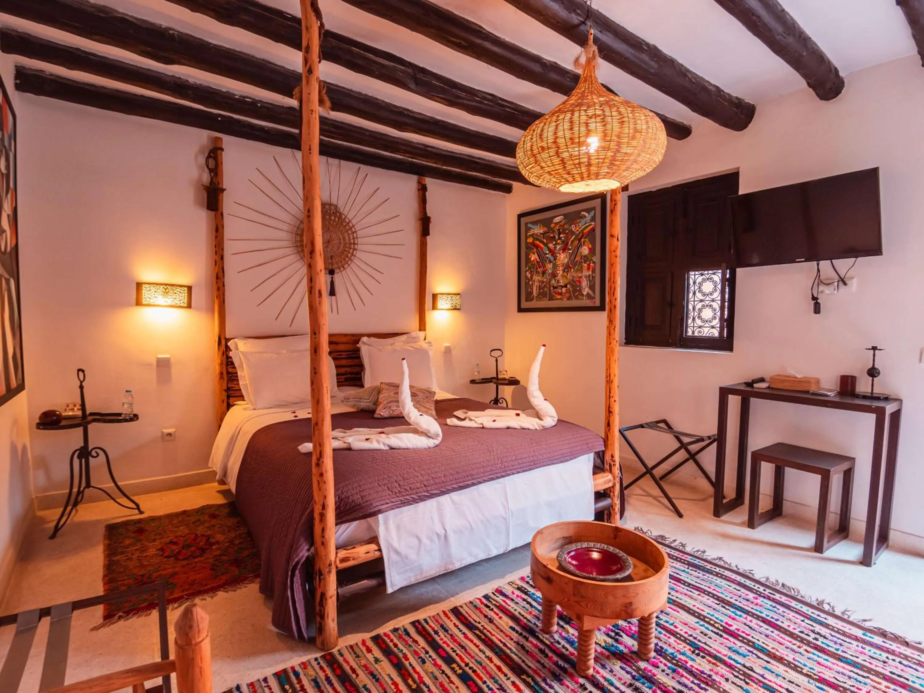 Bed in Riad la Source du Desert