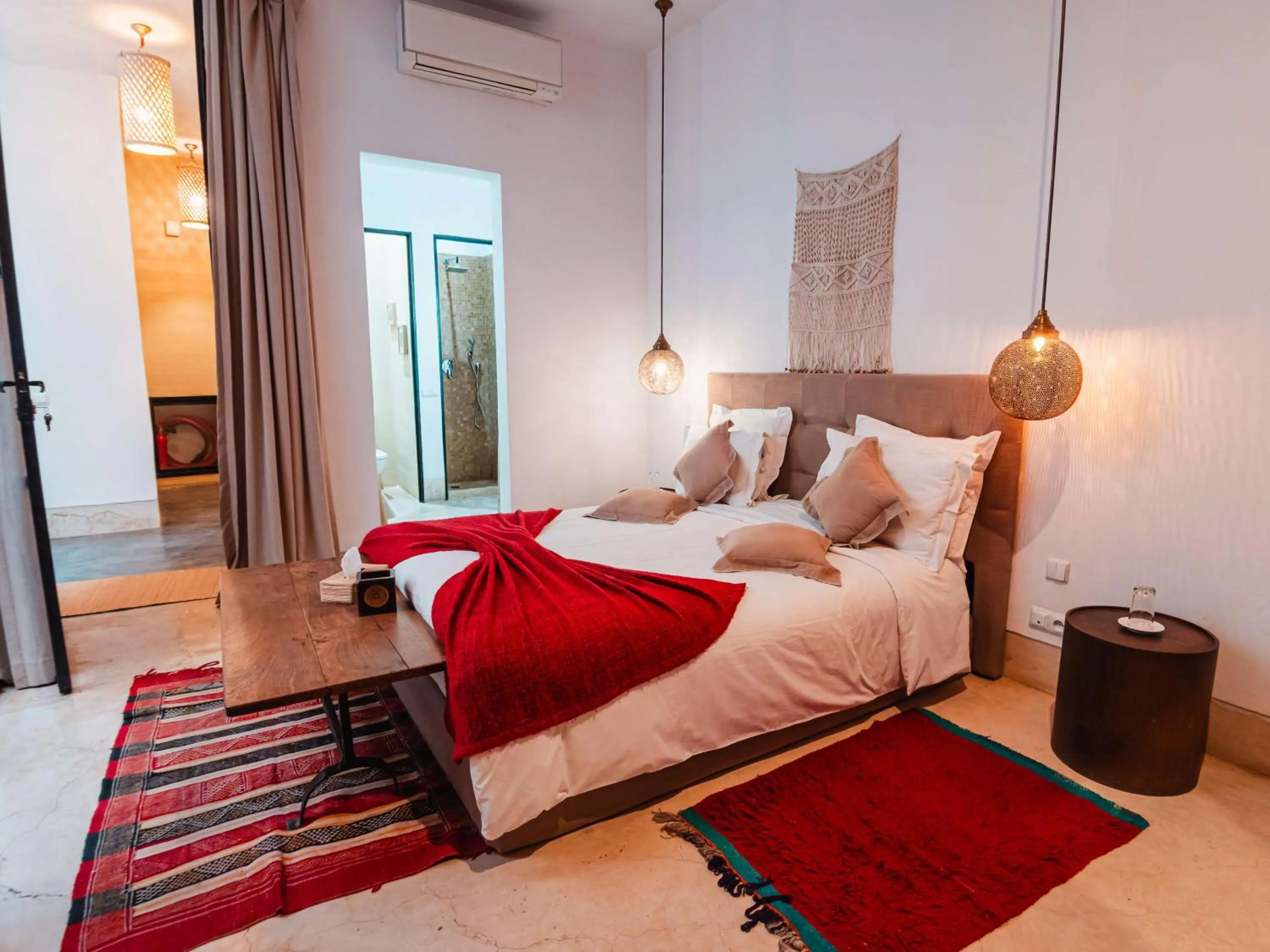 Bed in Riad la Source du Desert