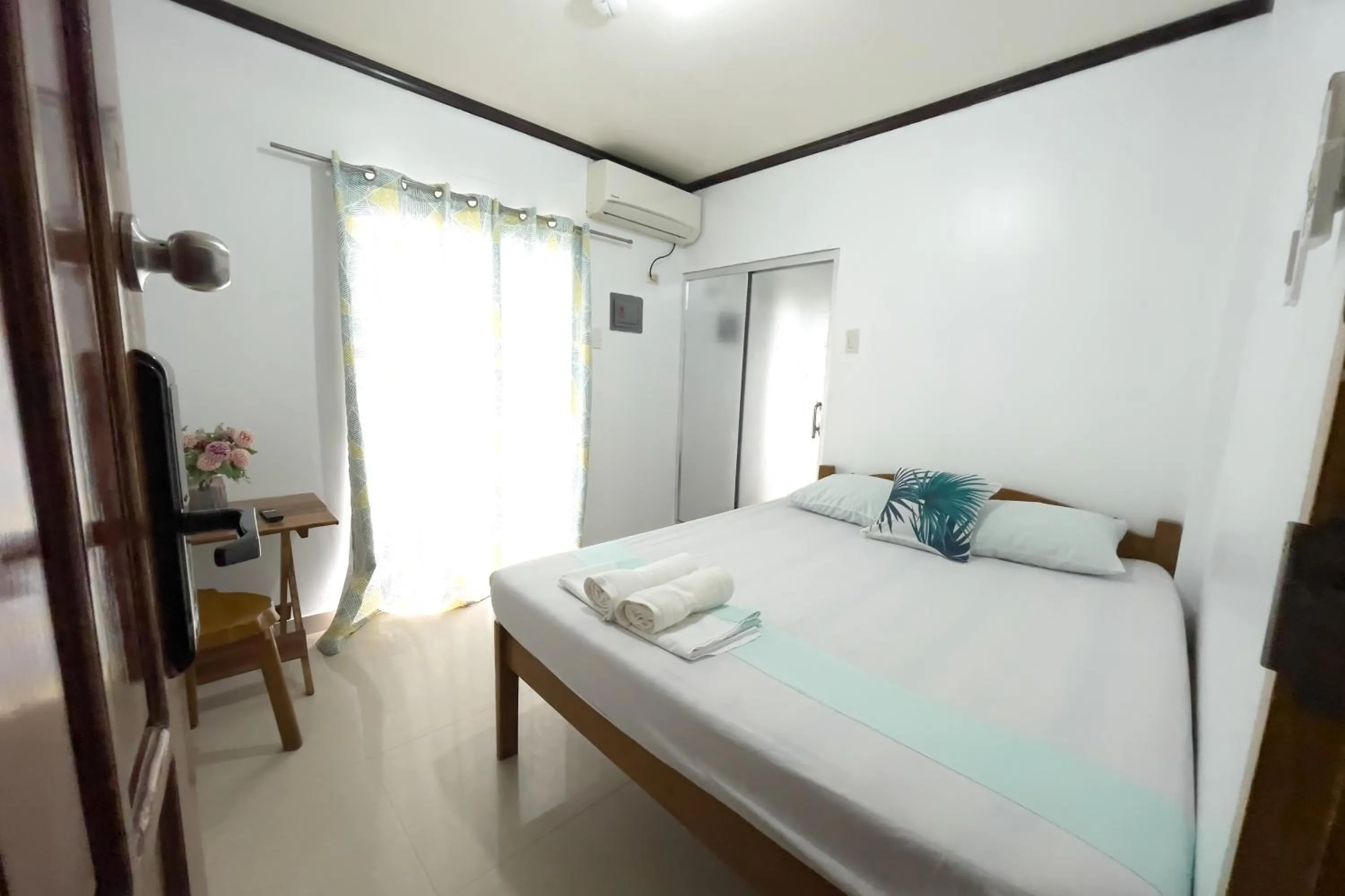 Bed in Catappa Lodge Puerto Galera