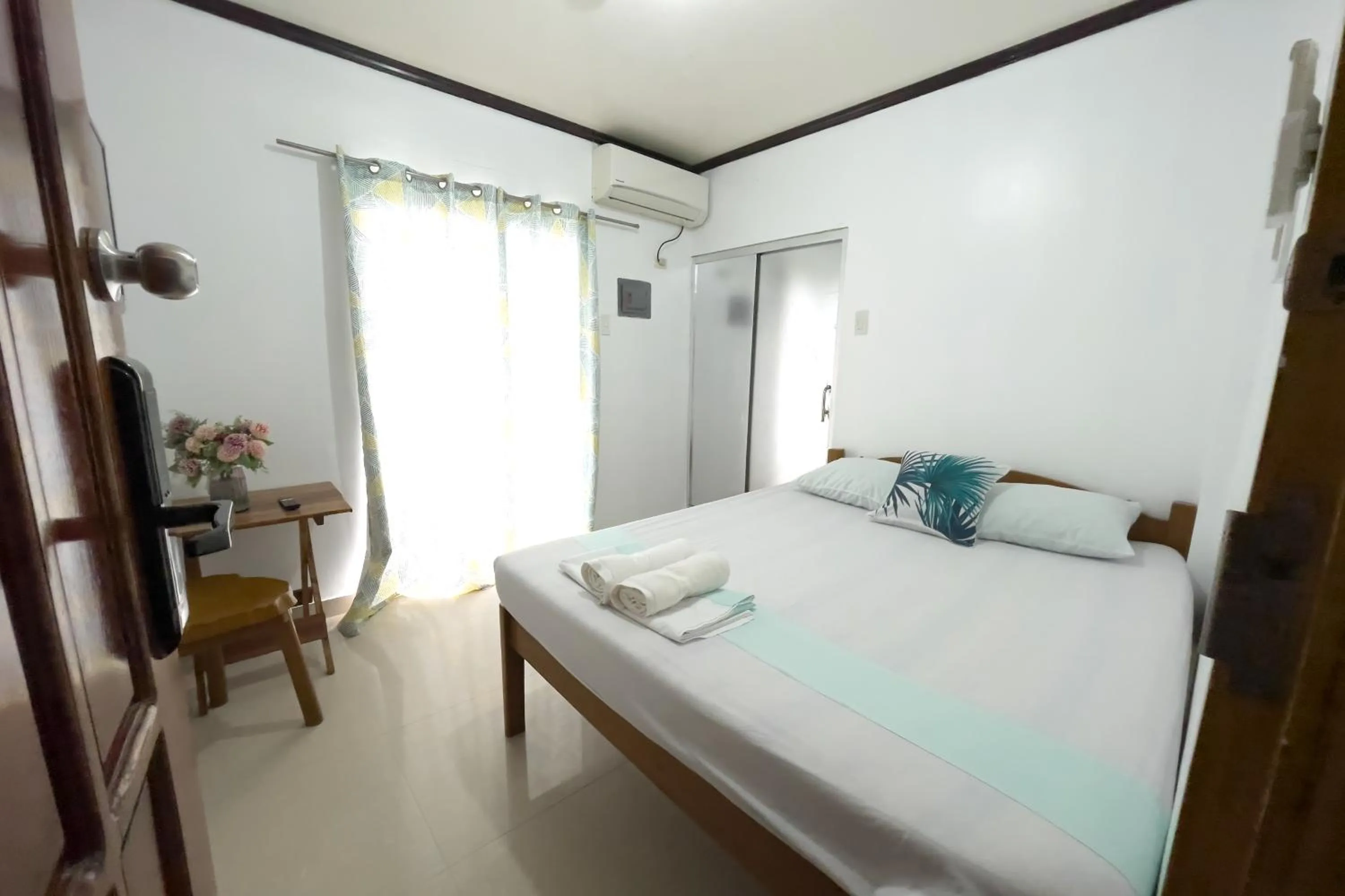 Bed in Catappa Lodge Puerto Galera