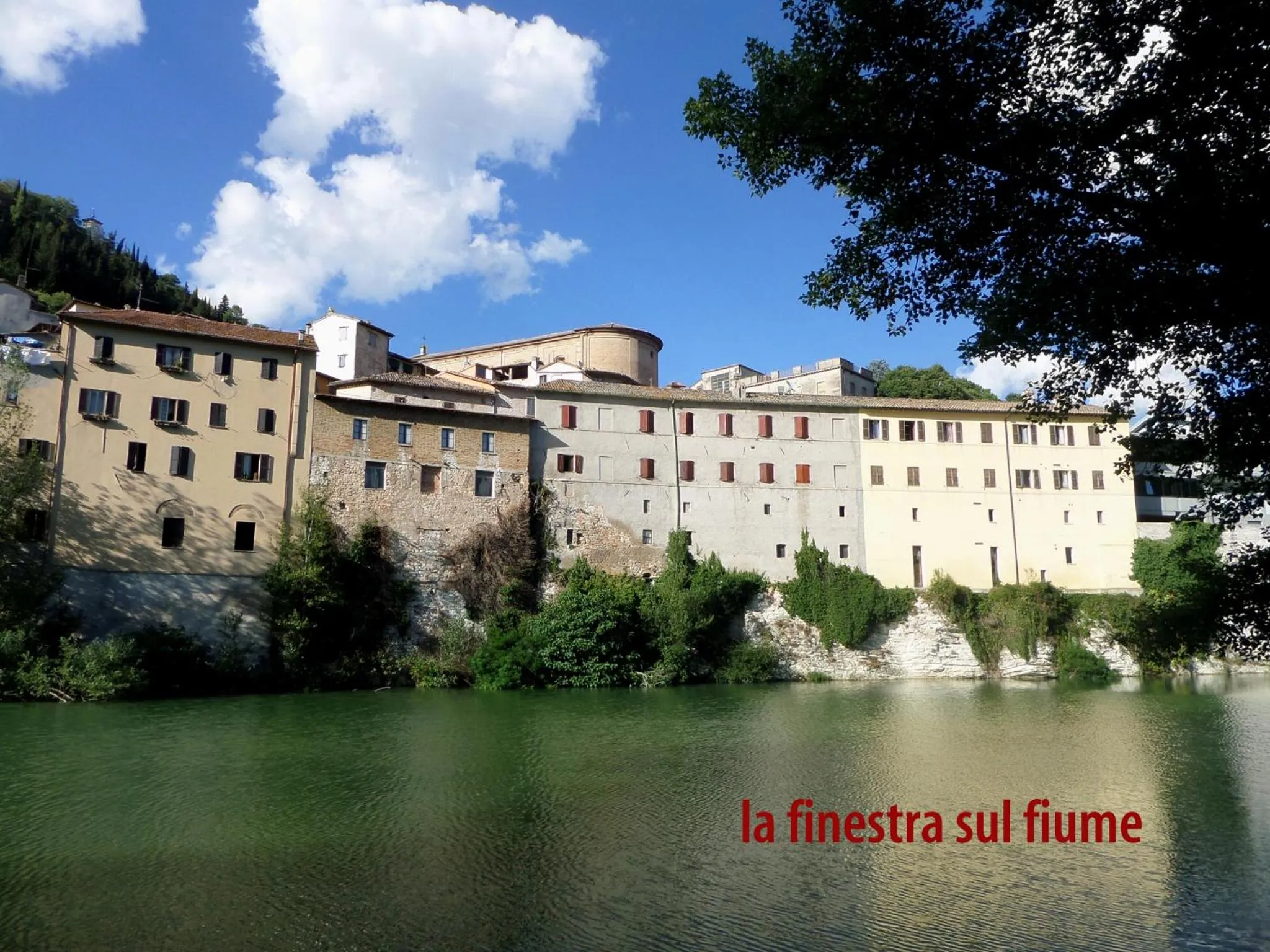 Property building in La Finestra sul Fiume