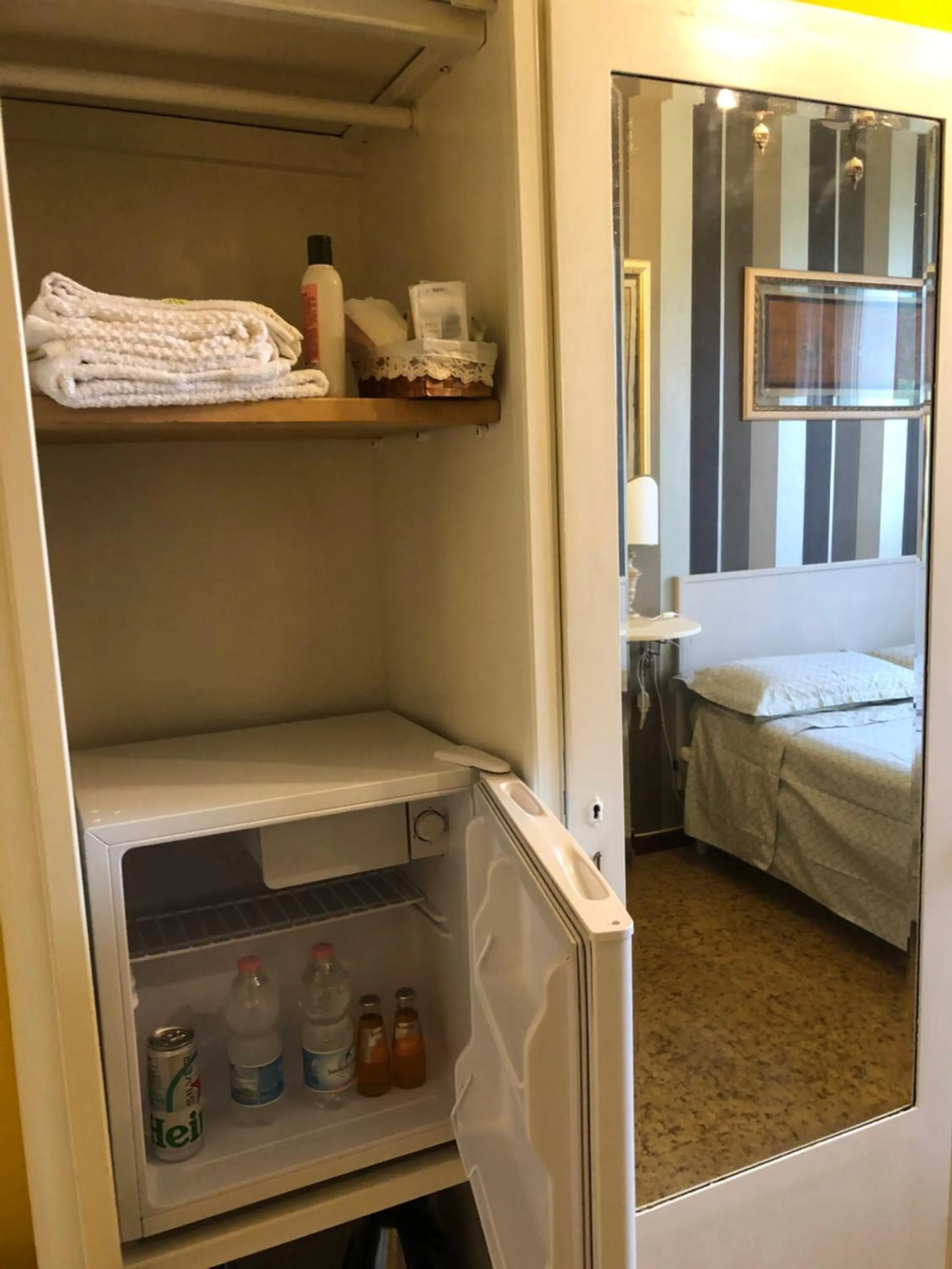 Drinks, Bed in La Finestra sul Fiume