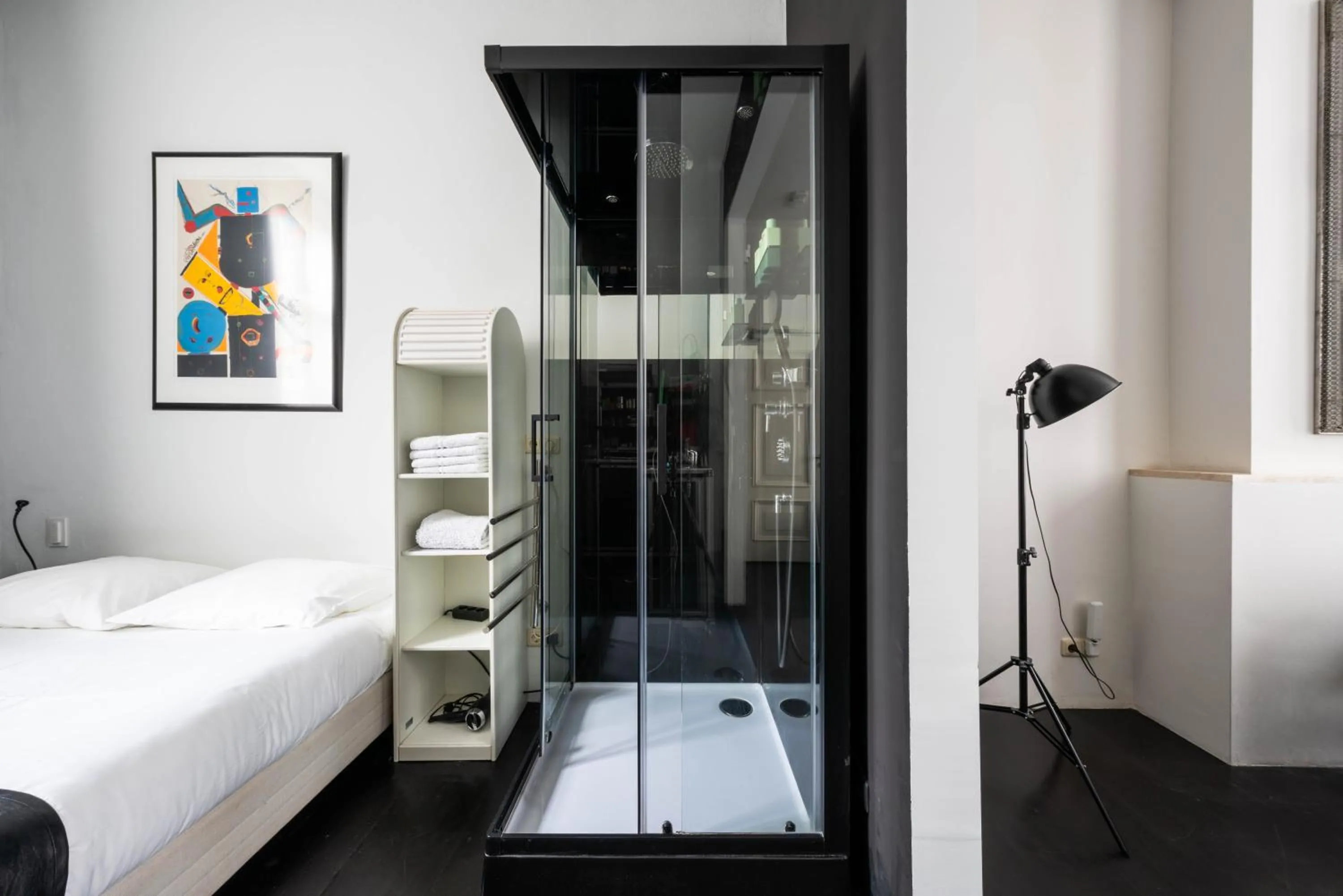 Shower, Bed in Zocher6 a monumental town house in the city center