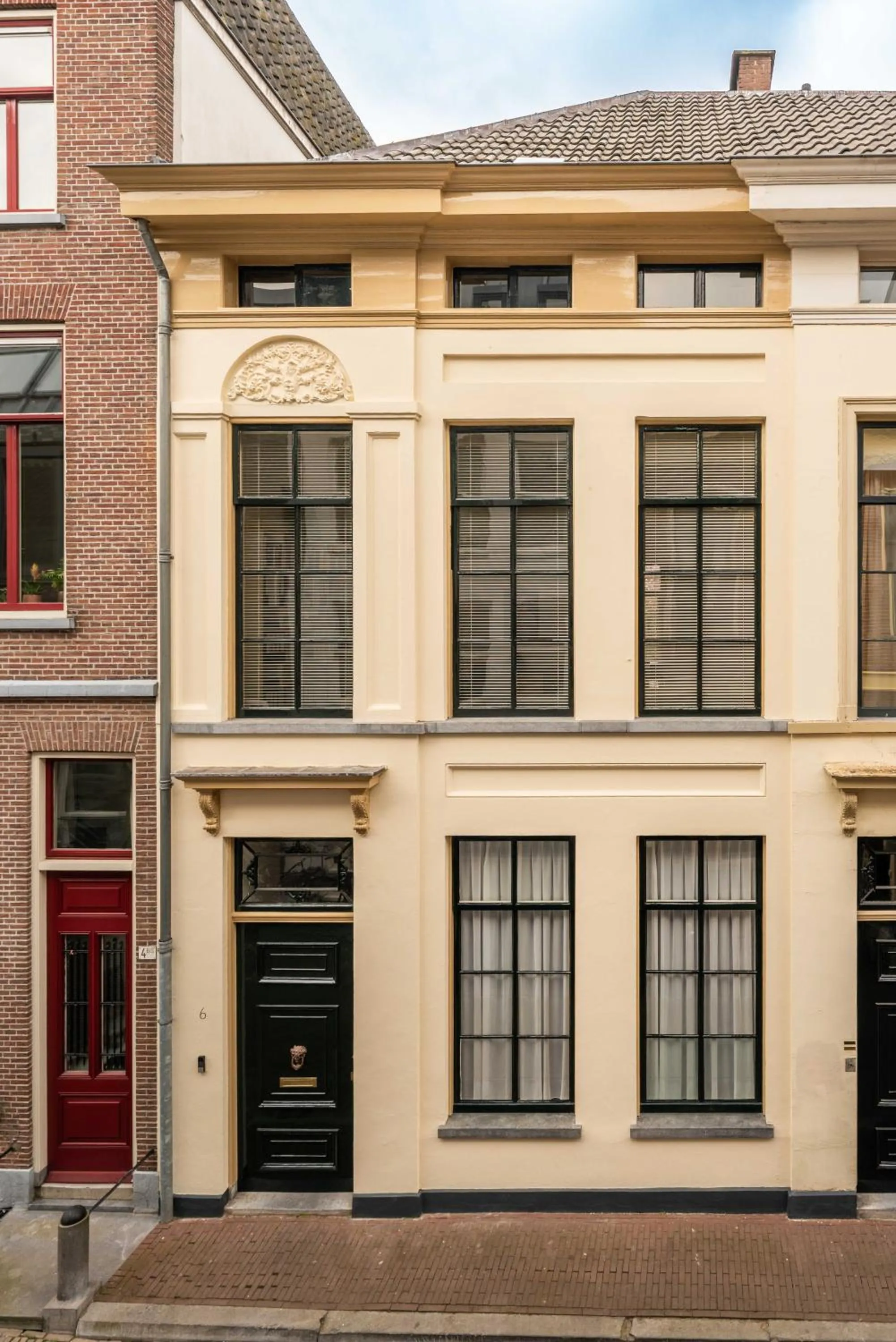 Property building in Zocher6 a monumental town house in the city center