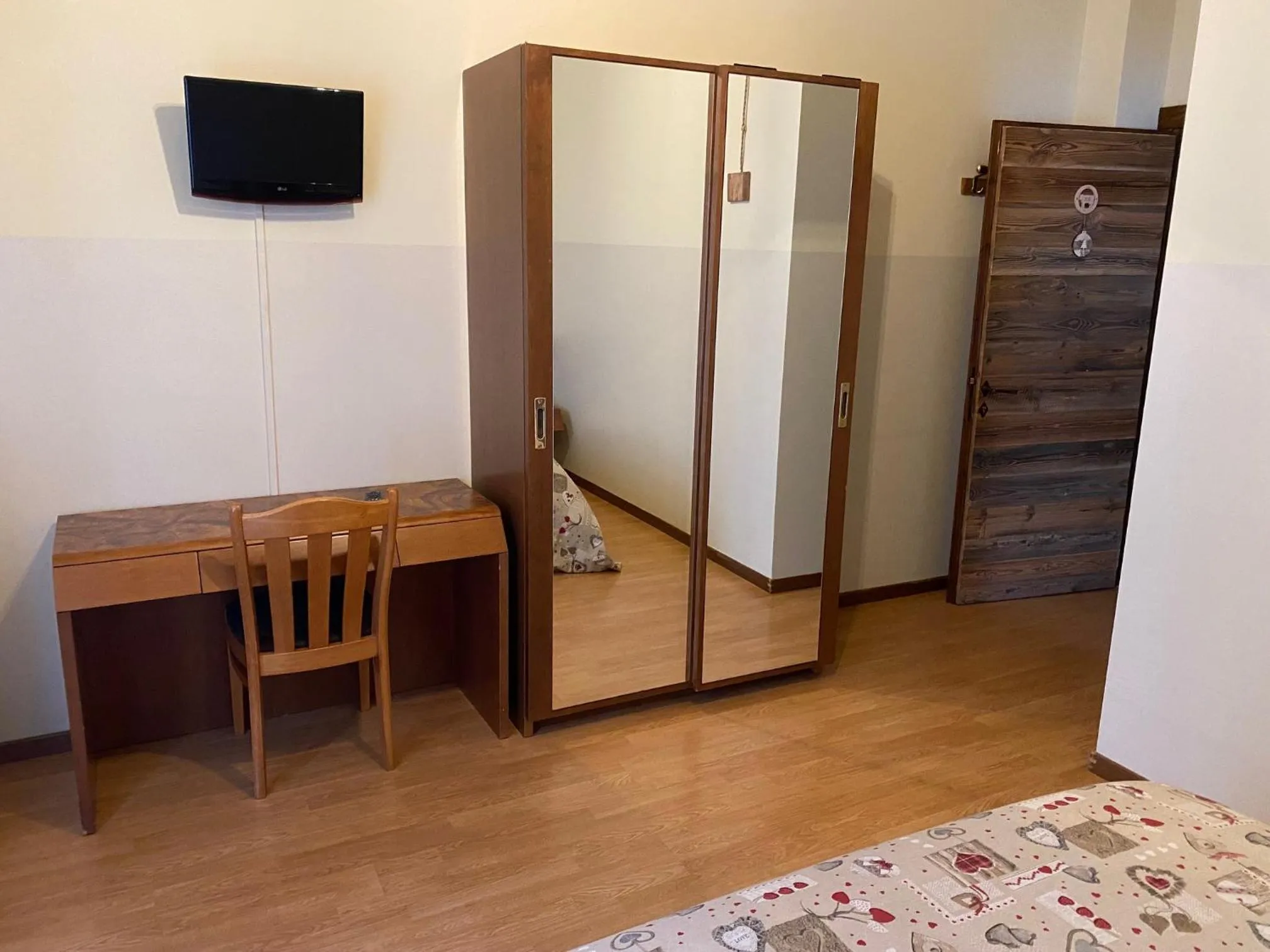 Bedroom in Hotel Le Clou