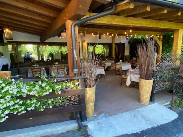 Restaurant/places to eat in Hotel Le Clou