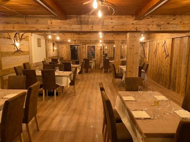 Restaurant/places to eat in Hotel Le Clou