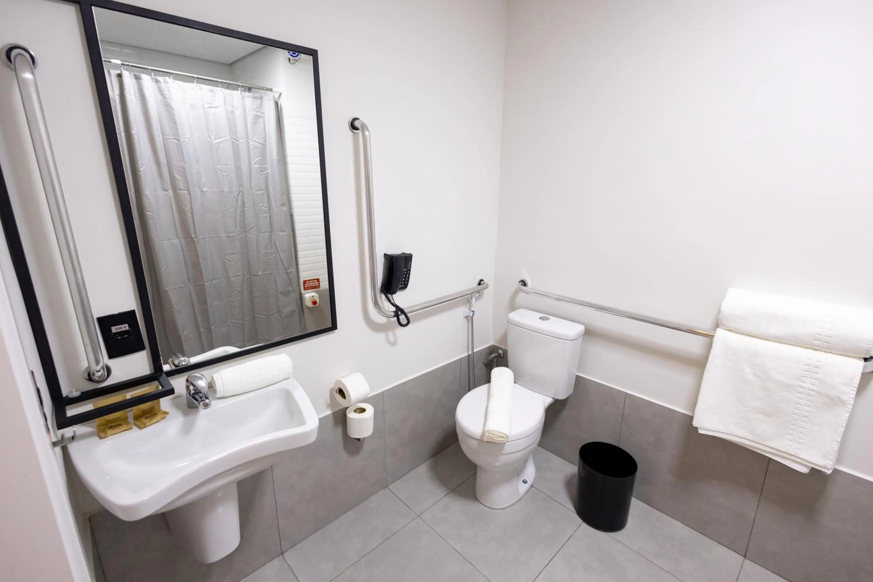 Bathroom in Ibis Votuporanga