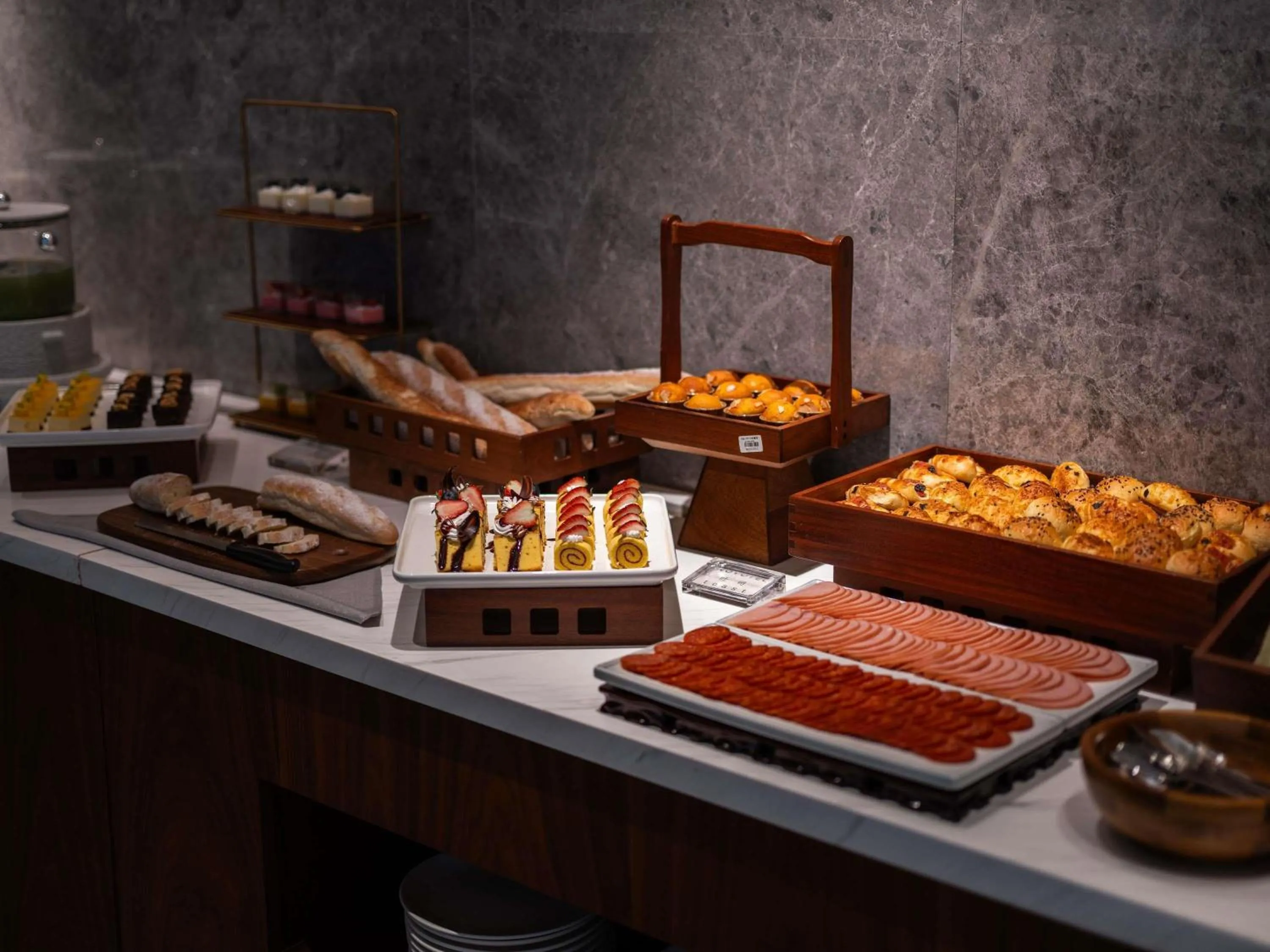 Restaurant/places to eat in Novotel Shanghai Baoshan Jiusi