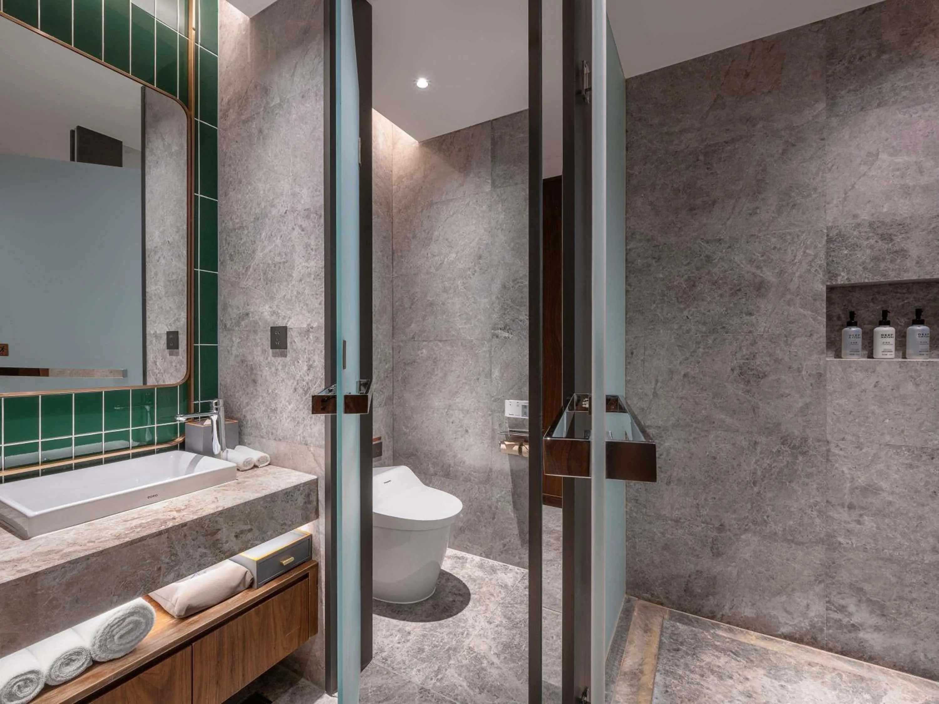 Bedroom in Novotel Shanghai Baoshan Jiusi